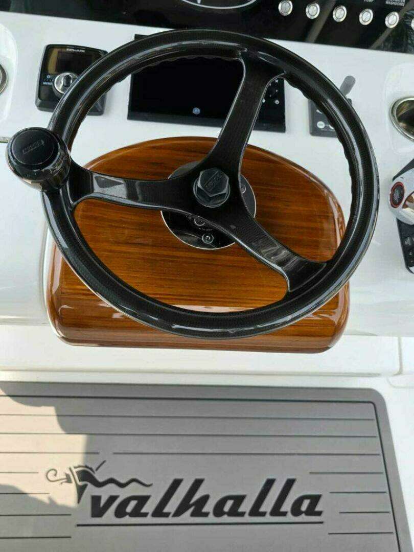 2023 Valhalla Boatworks V-33 - Image 20