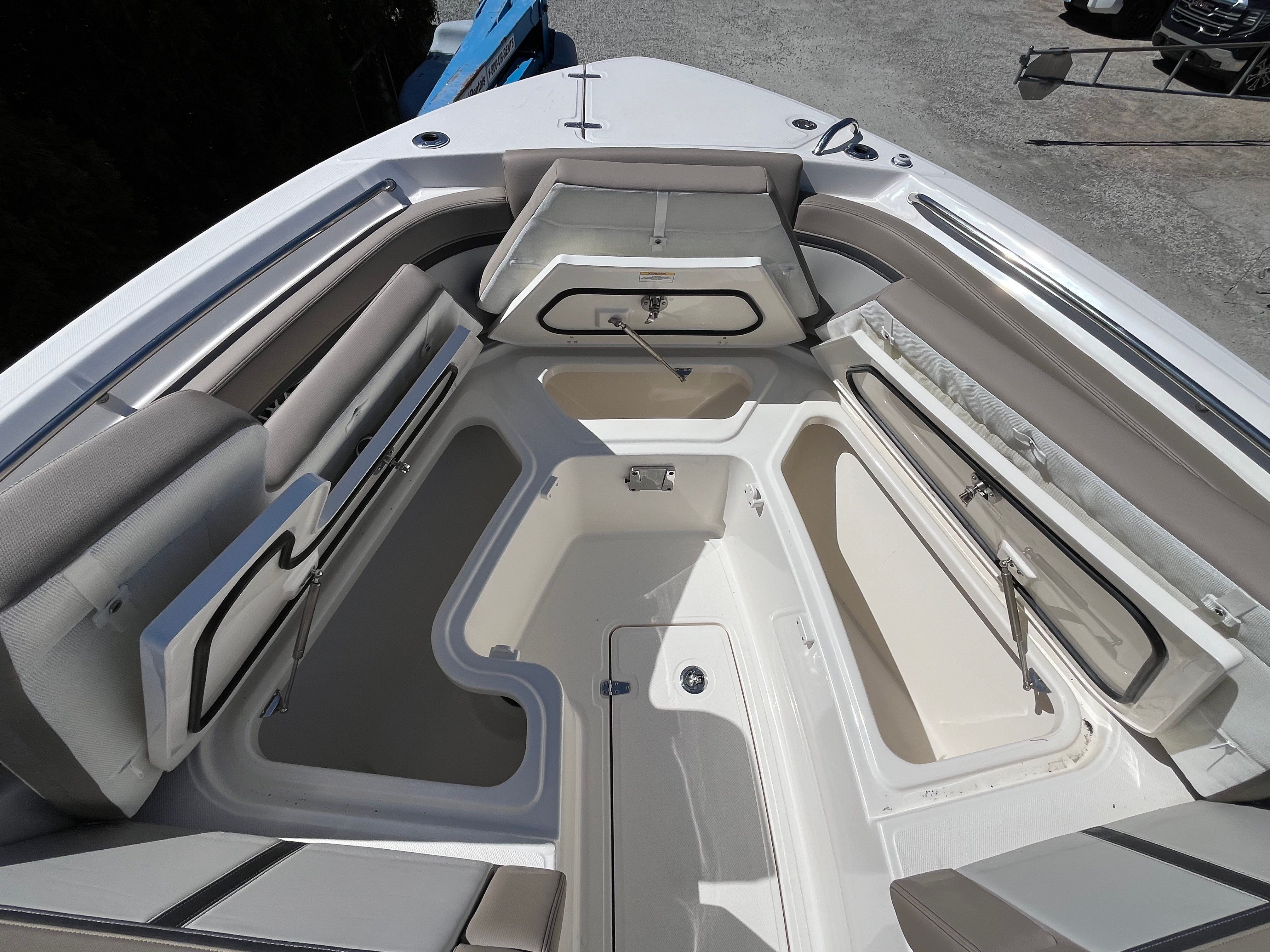 2026 Boston Whaler 330 Vantage - 31
