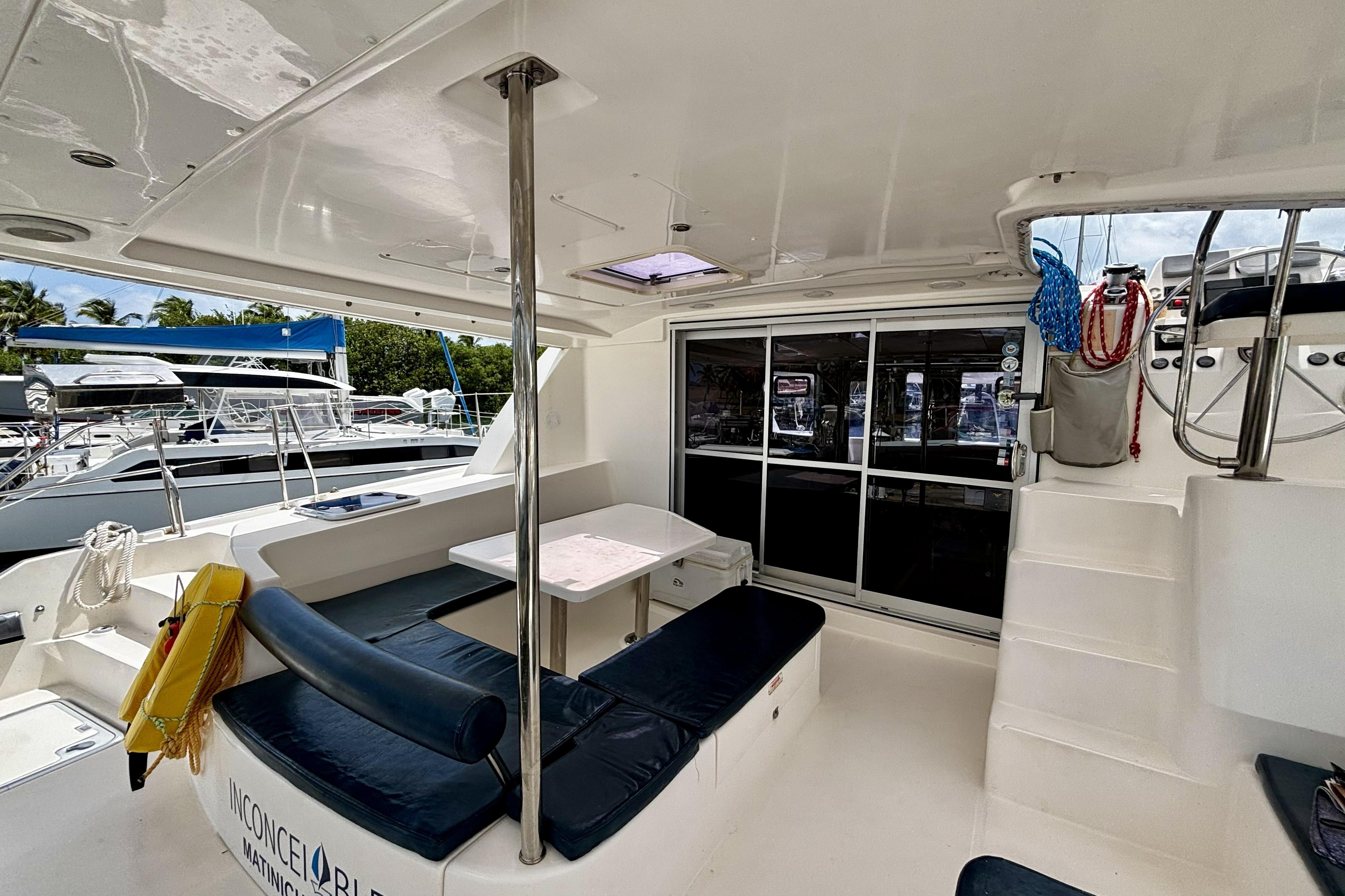 Catamaran Leopard 44 cockpit