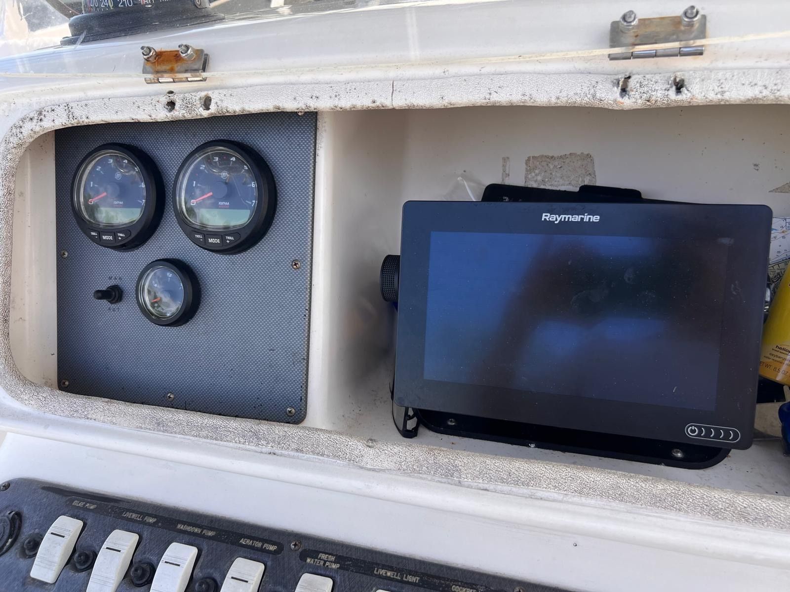 1998 Century Sport Cabin - 24