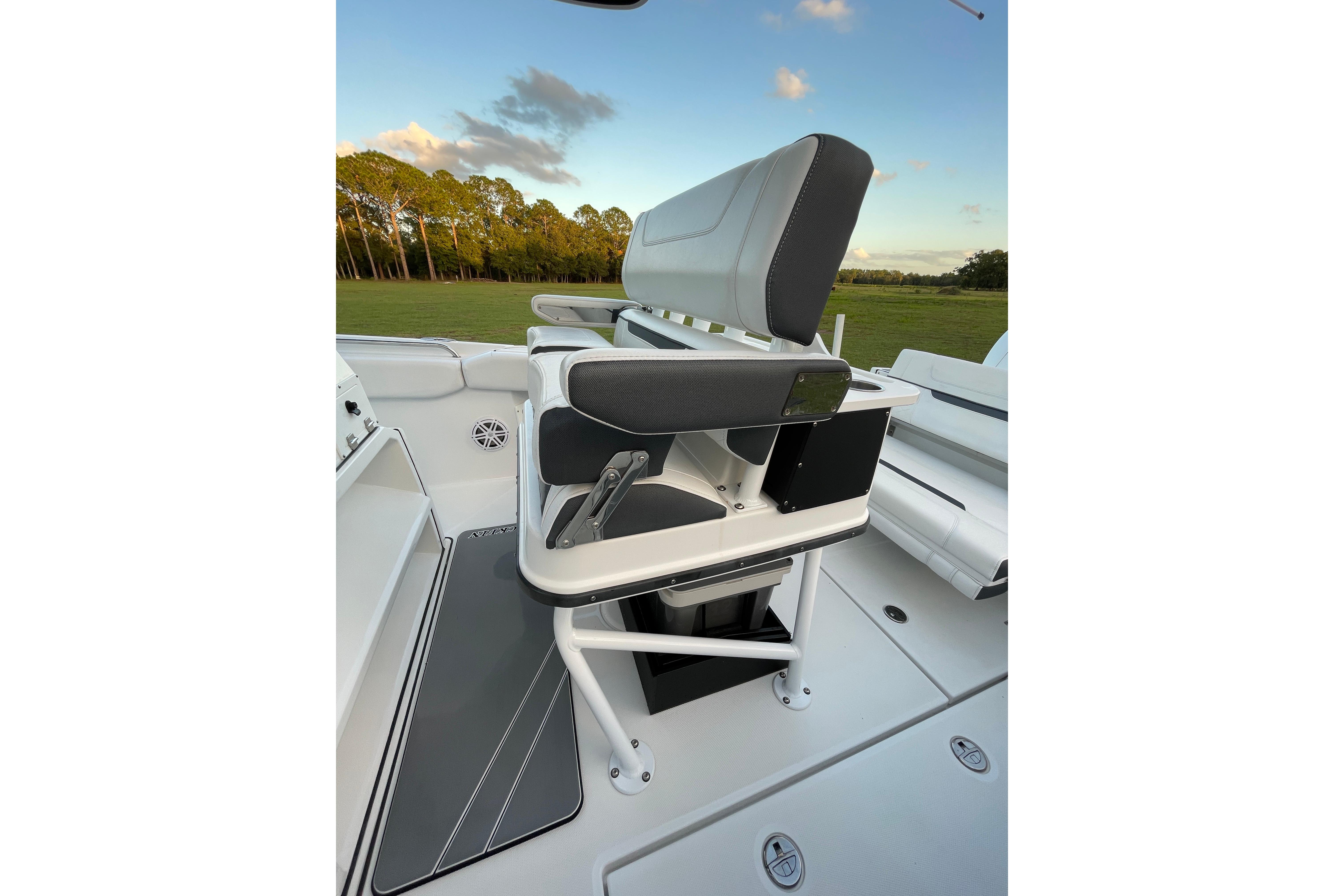 2022 Blackfin 252 CC boat interior with sleek seating and modern design.
