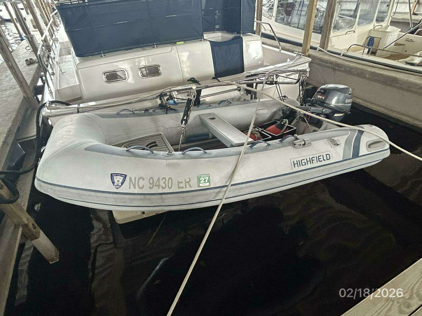 2004 Mainship 430 - Image 37