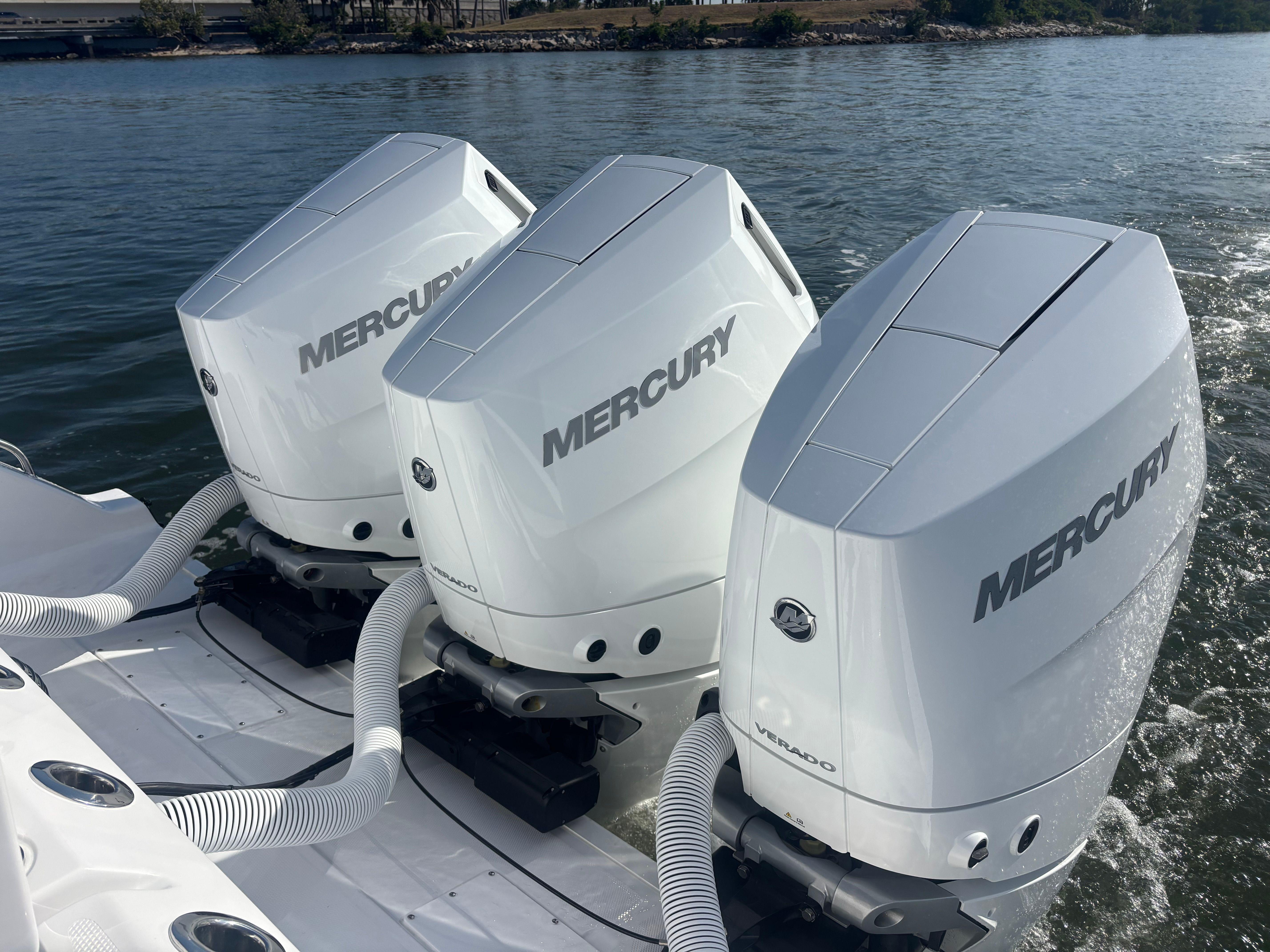 2025 Everglades 375 Cc - Image 25