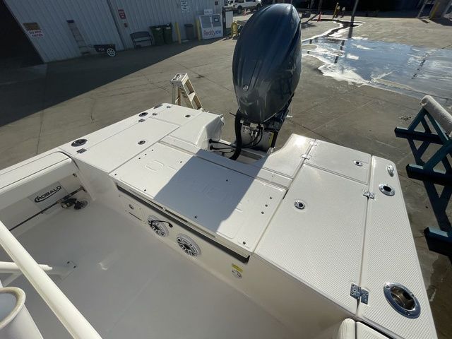 2024 Robalo 226 Cayman - 11