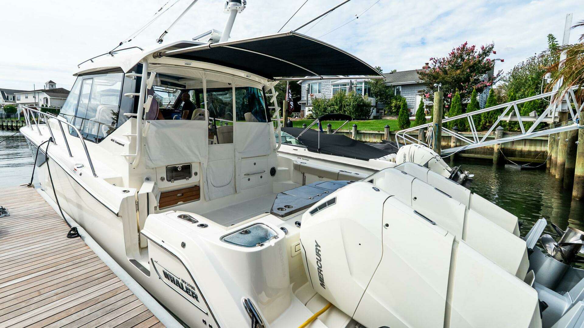 2024 Boston Whaler 405 Conquest - Image 25