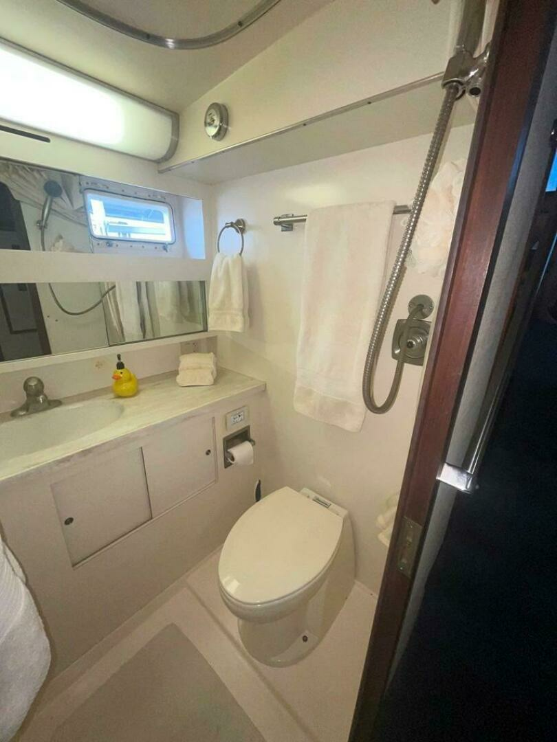 1981 Hatteras 48 Motoryacht - Image 15
