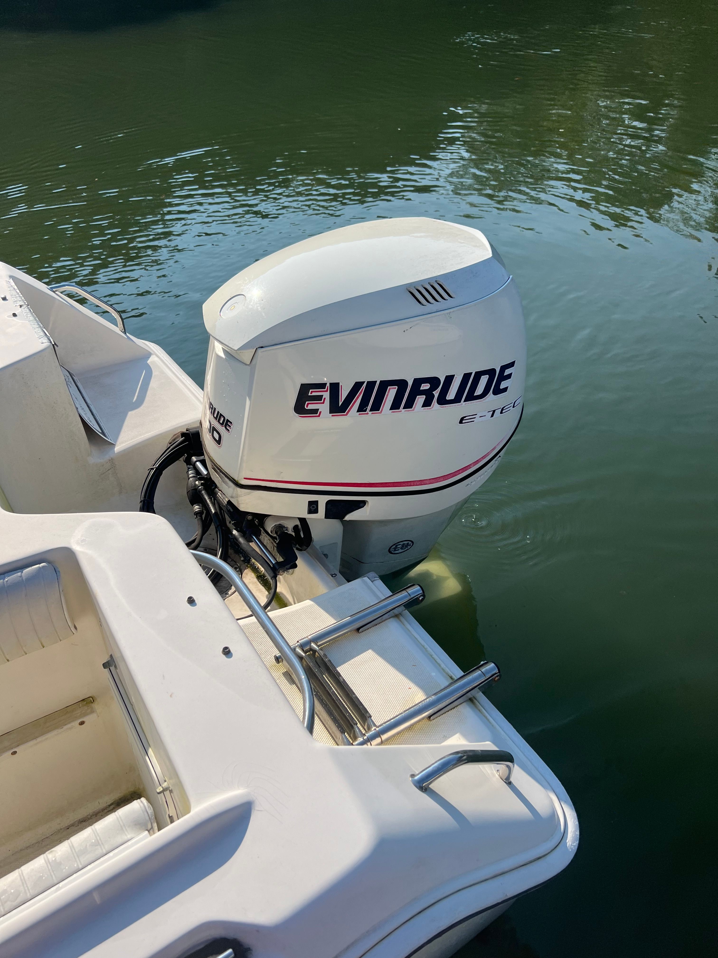 2005 Sea Hunt Escape 220 - 3