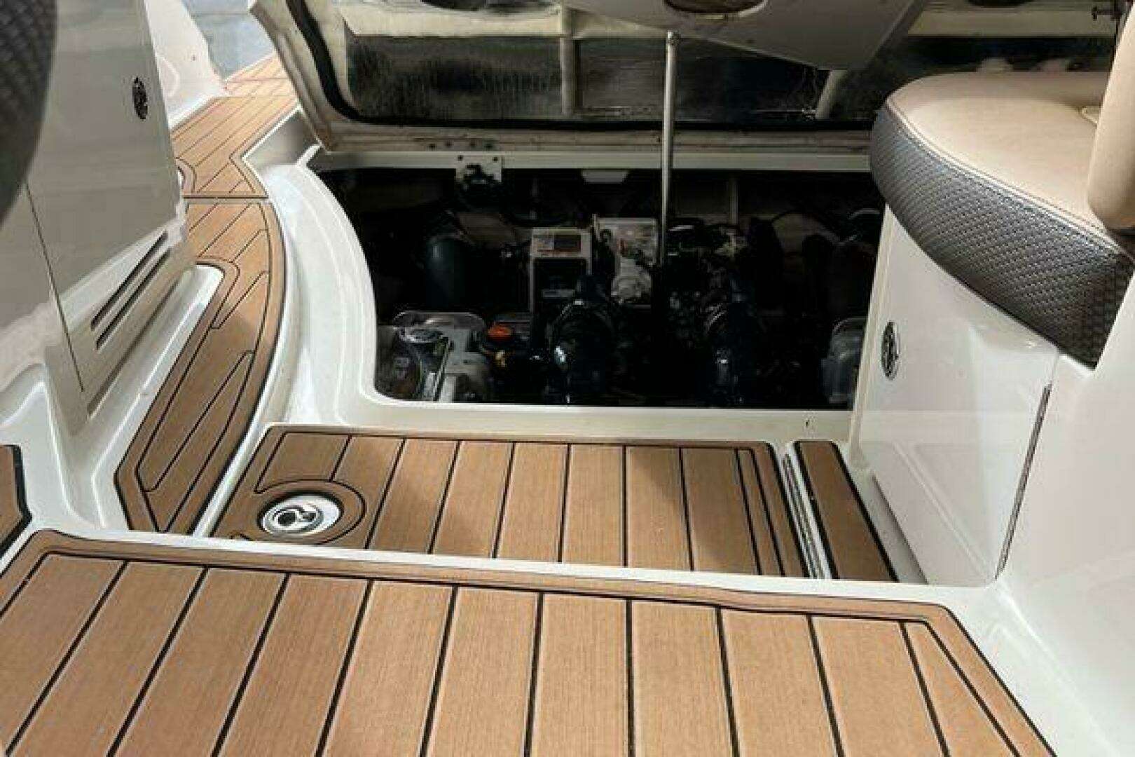 2017 Sea Ray Sundancer 350 - Image 8