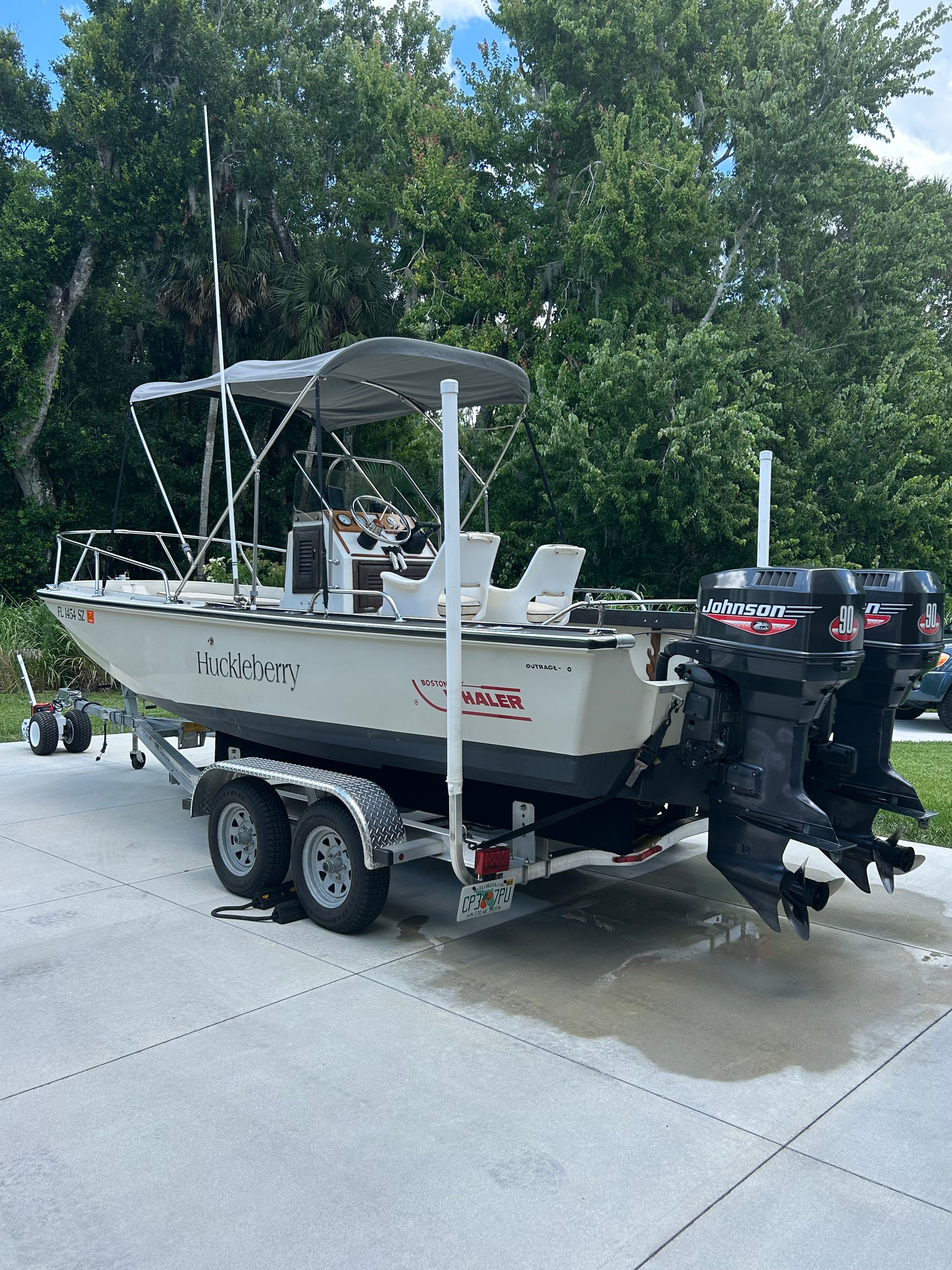 1981 Boston Whaler Outrage