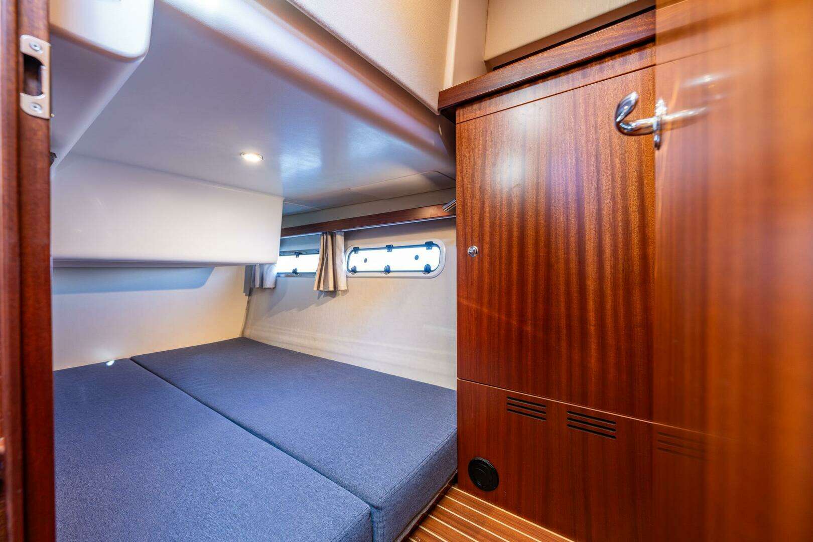 2023 Nimbus 405 Flybridge - Image 31