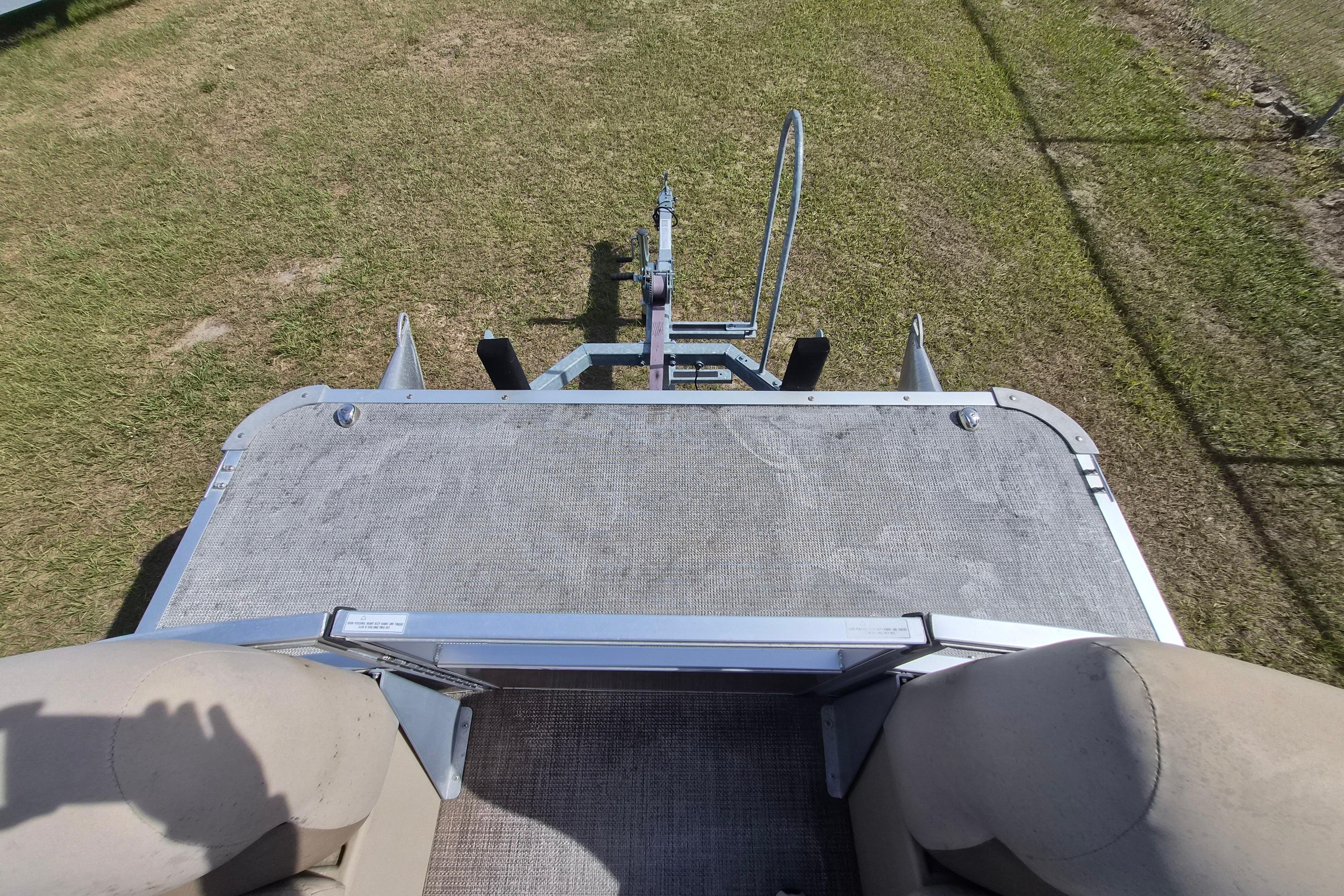 2004 Bentley Pontoons 180 CRUISE boat trailer on grassy field.