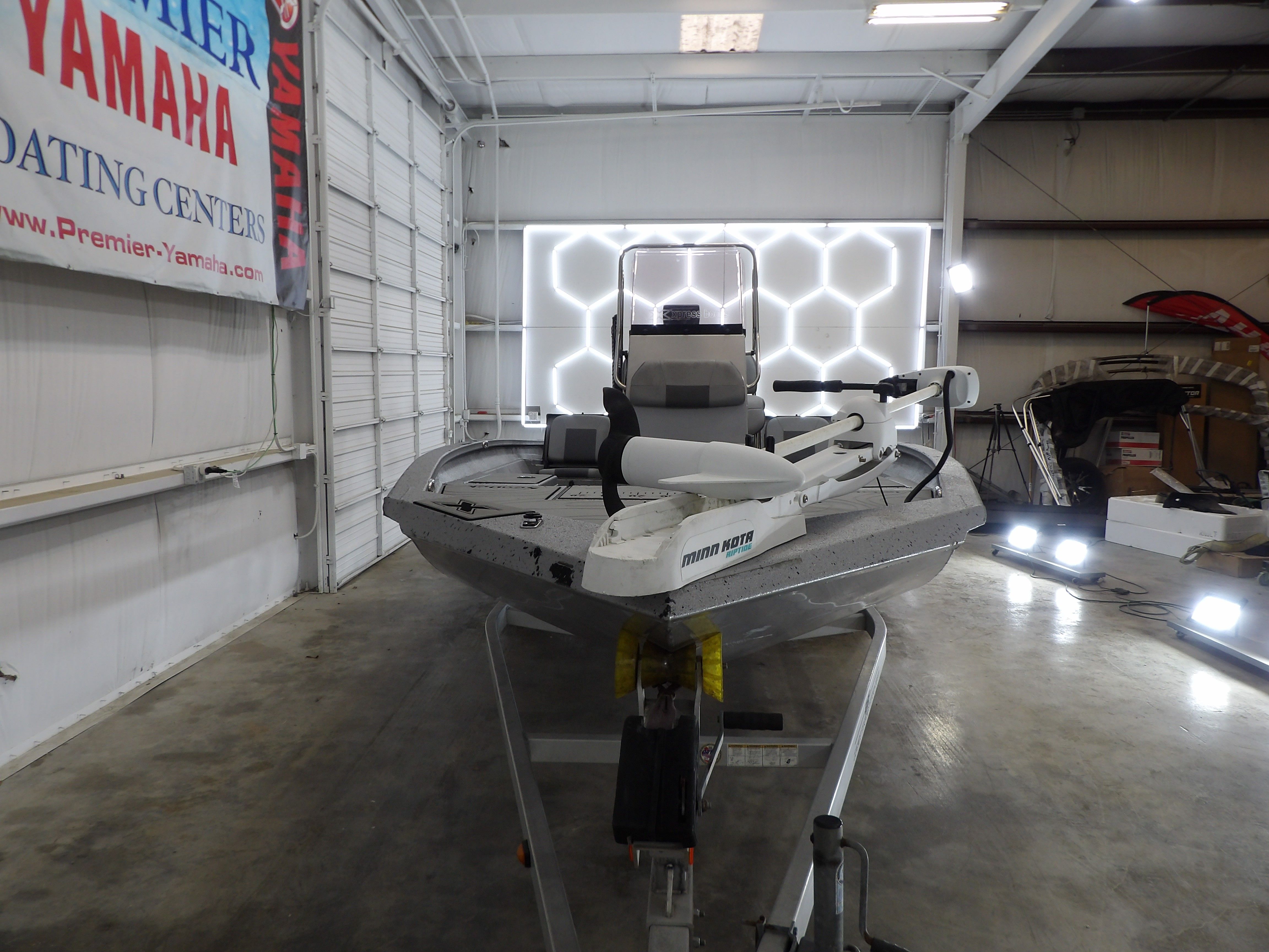 2019 Xpress H20B Bay - 10