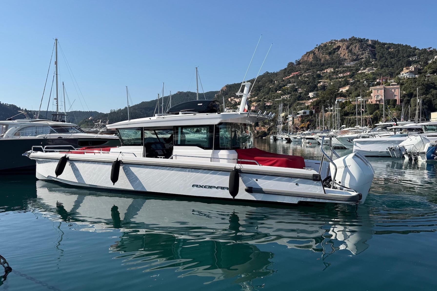 2021 Axopar 37 XC Cross Cabin
