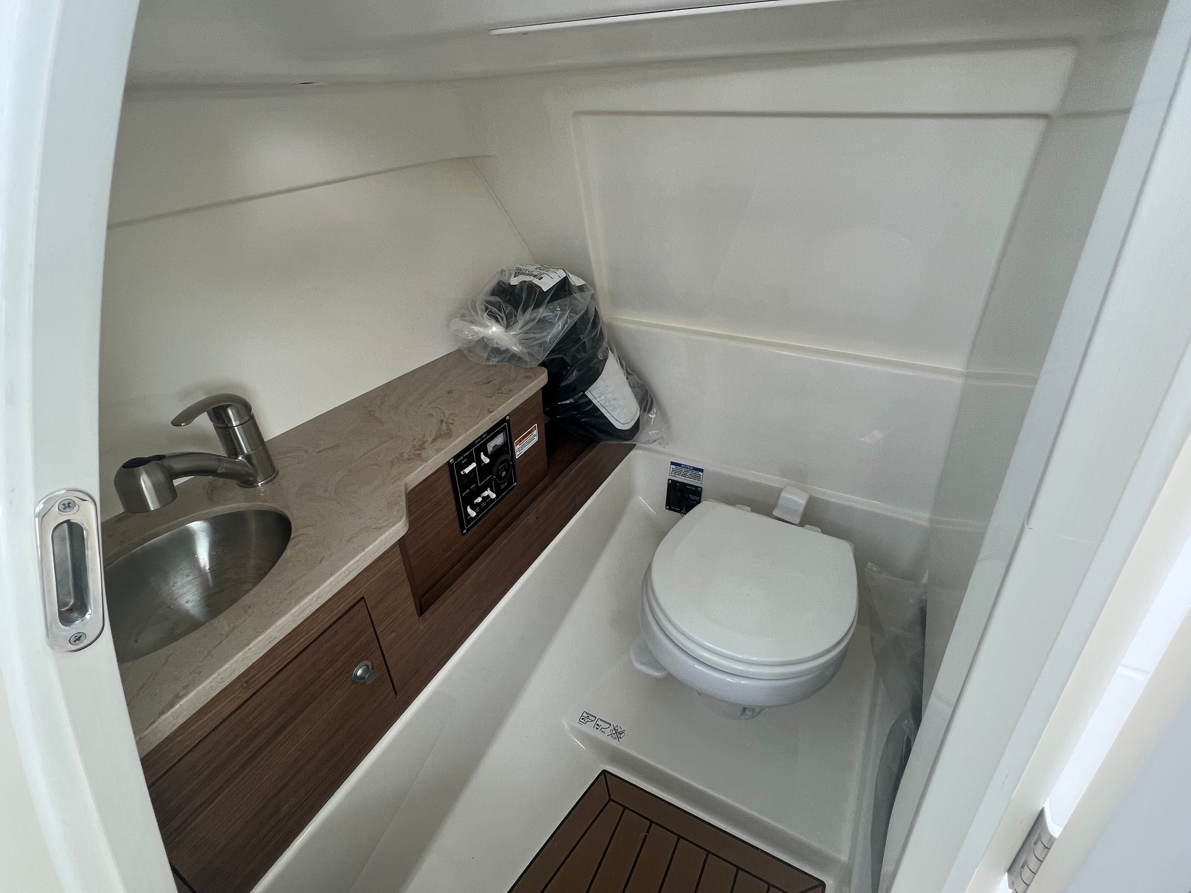 2023 Boston Whaler 280 Vantage - 10