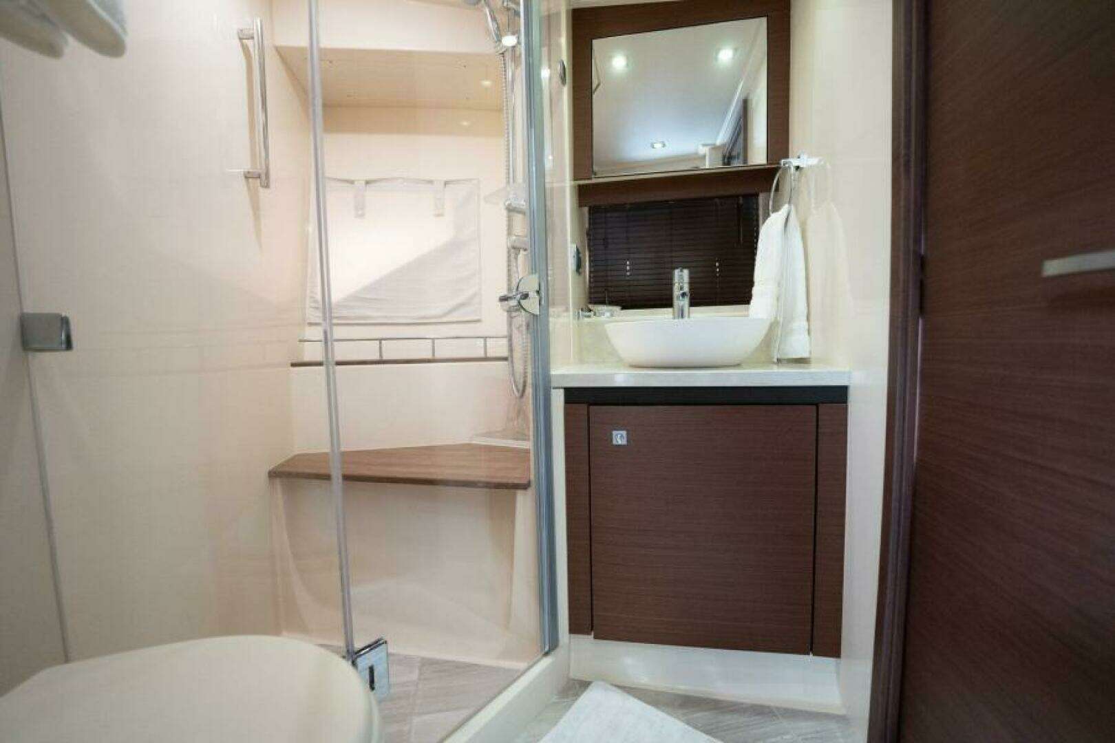 2015 Sea Ray 510 Sundancer - Image 40