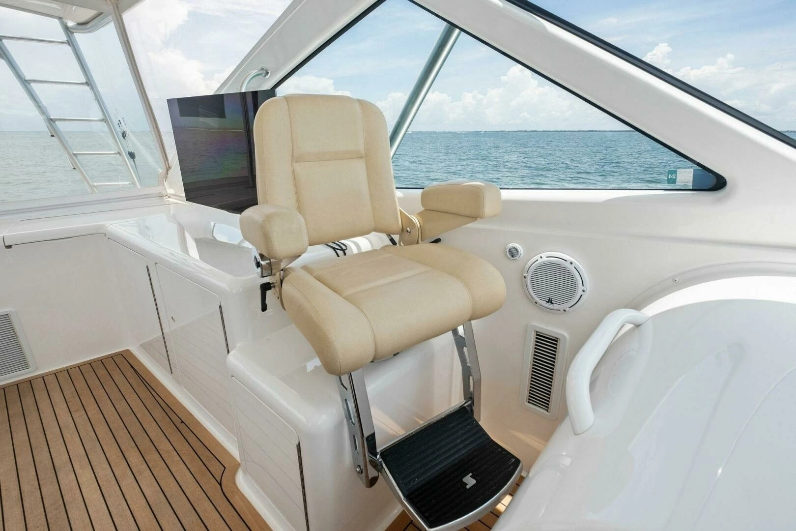 2015 Viking 52 OPEN - Image 29