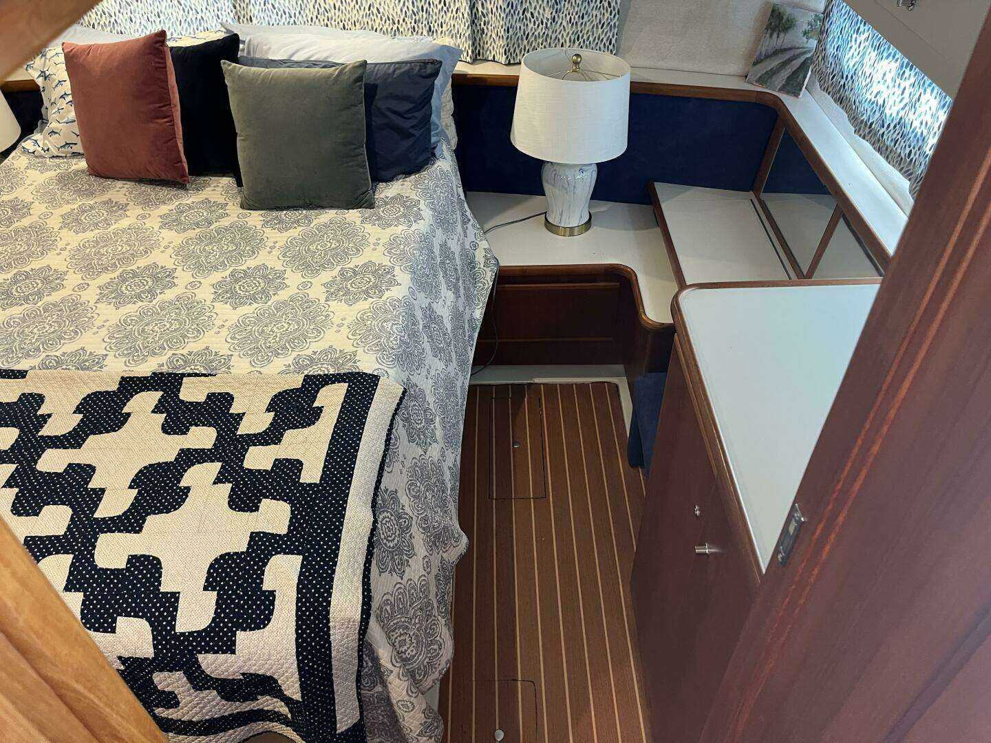 1995 Carver 440 Aft Cabin - Image 36