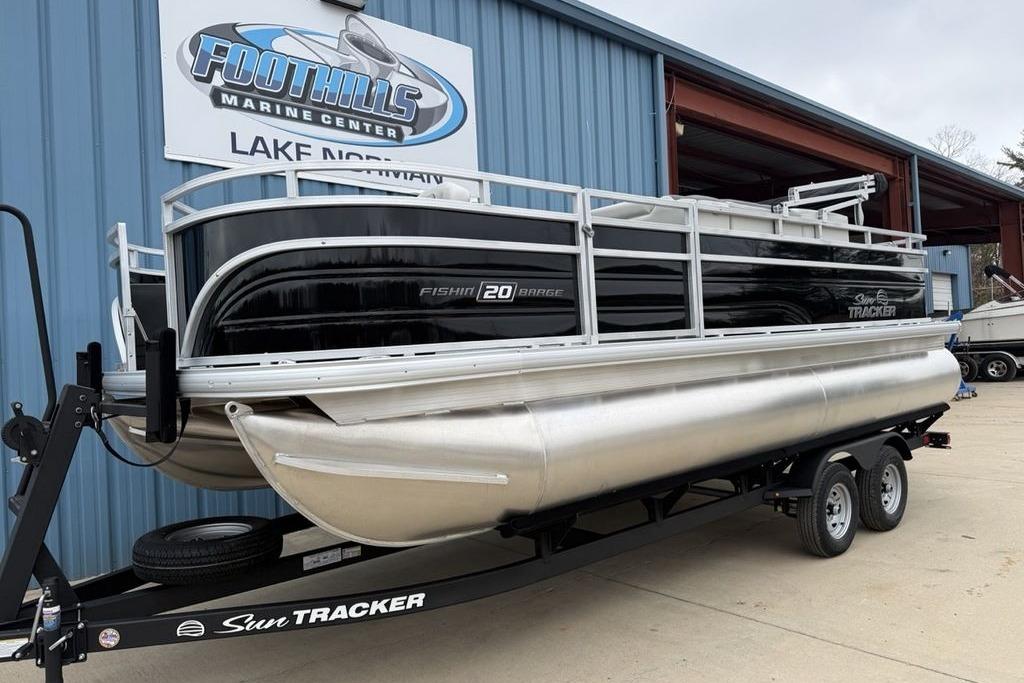 2026 Sun Tracker Fishin' Barge 20 DLX
