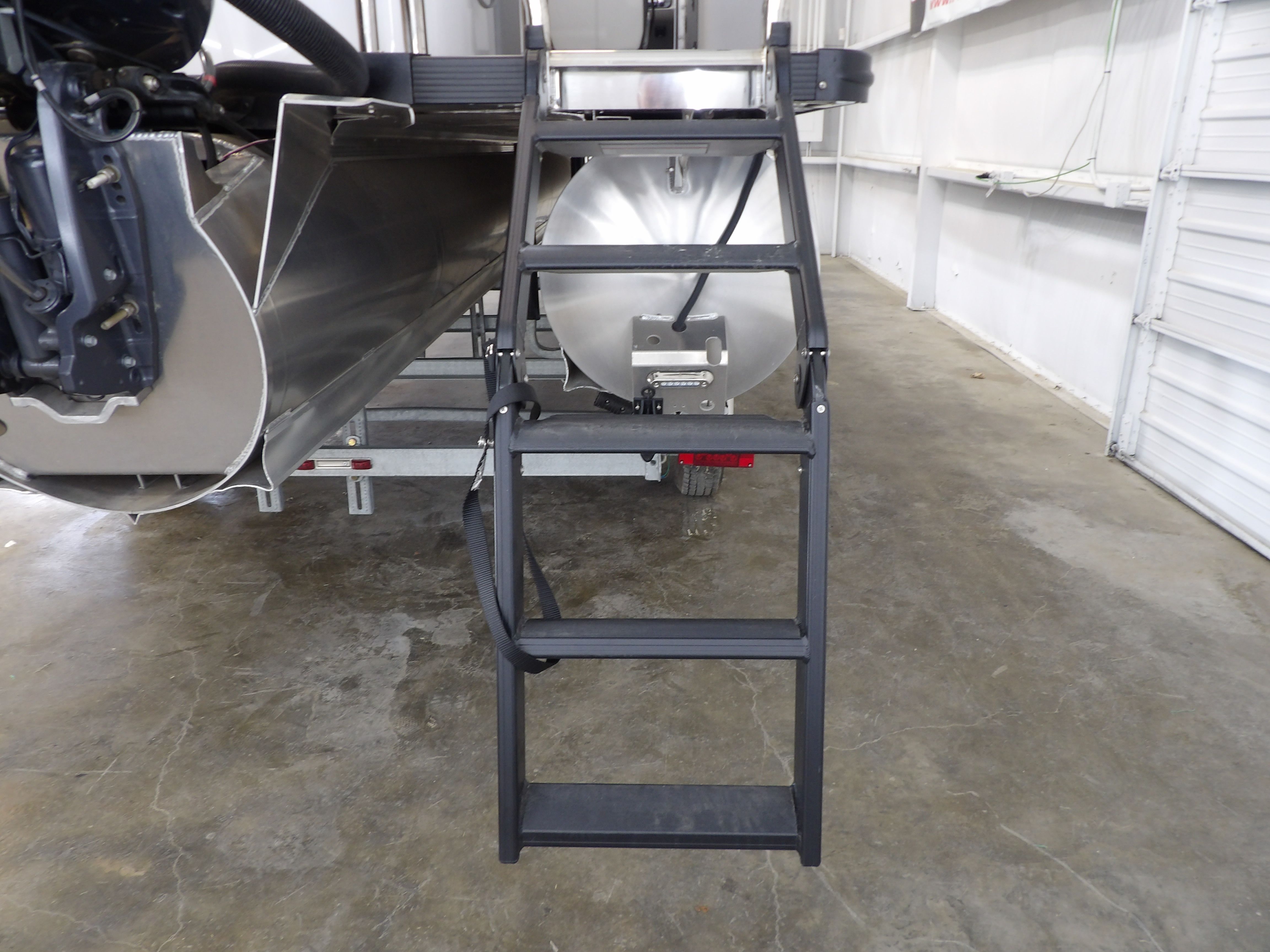 2025 Avalon LSZ Versatile Rear Bench - 23' - 14
