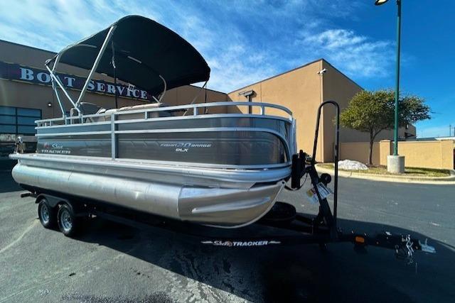2025 Sun Tracker Fishin' Barge 20 DLX