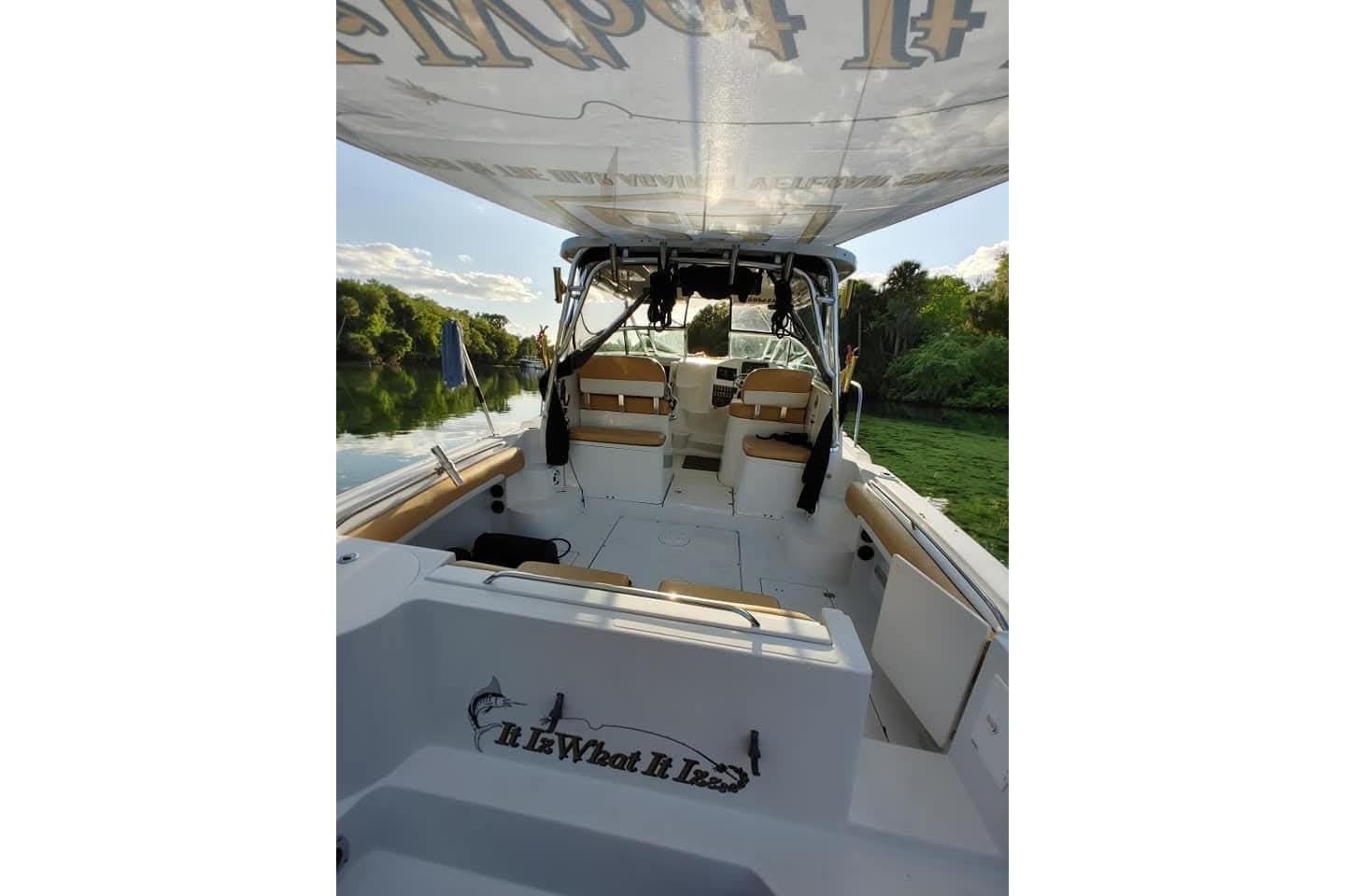 2007 Seaswirl Striper 2901 Walkaround O/B boat interior with canopy, on a serene river.