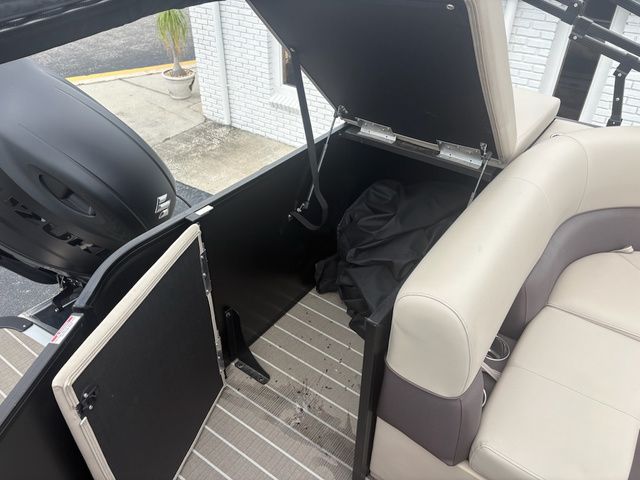 2026 Bentley Pontoons Legacy Cruise 223 - 20