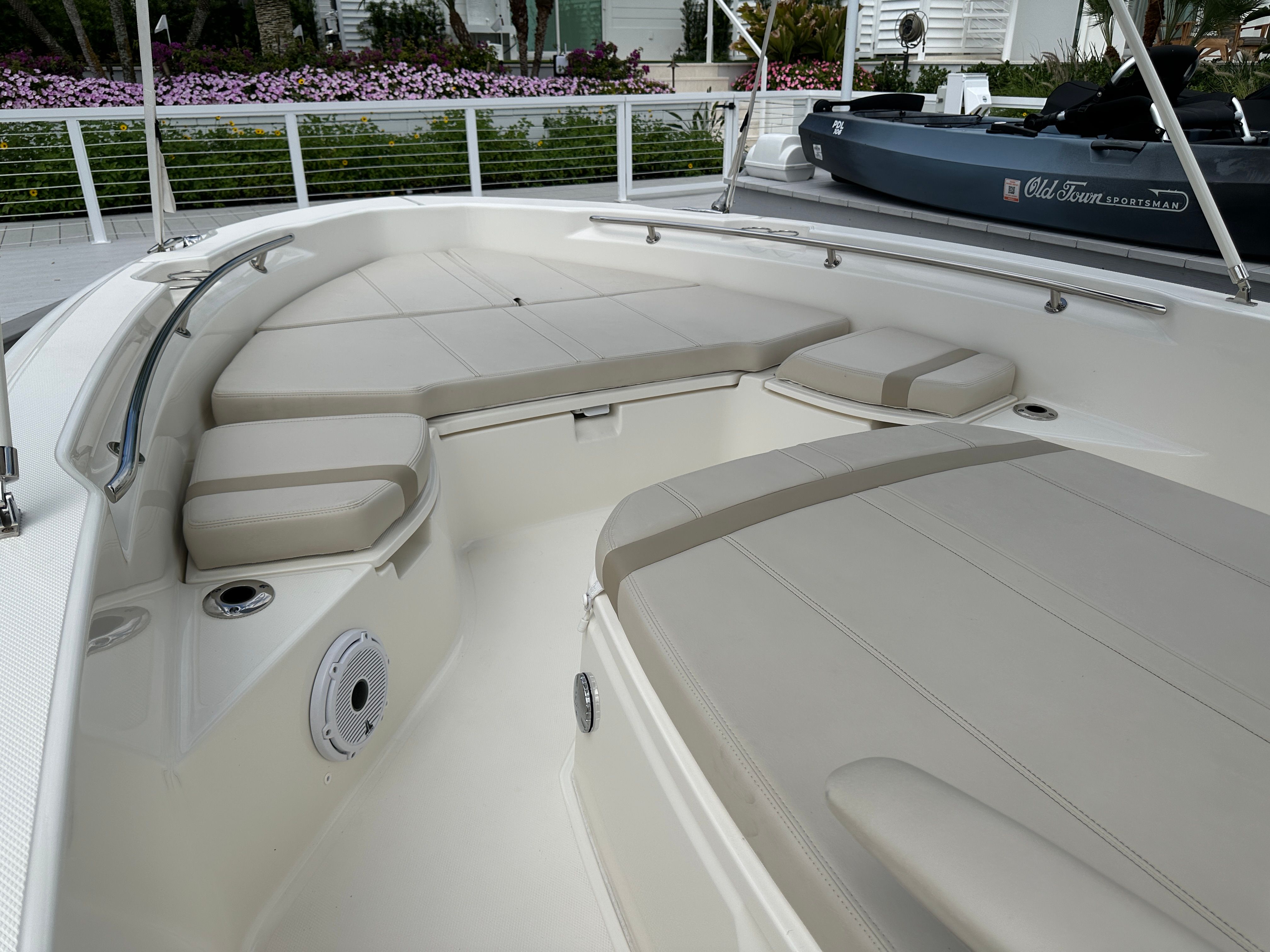 2024 Boston Whaler 250 Dauntless - 17