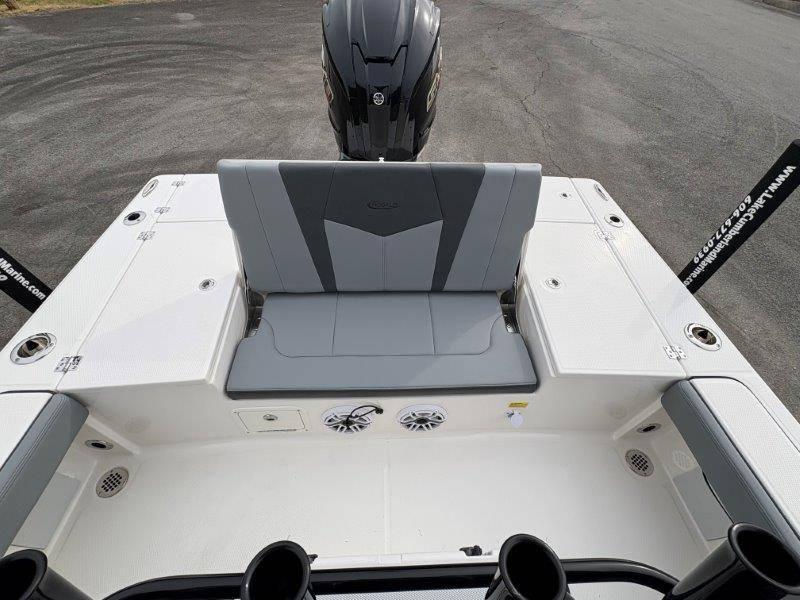 2025 Robalo 226 Cayman - 67