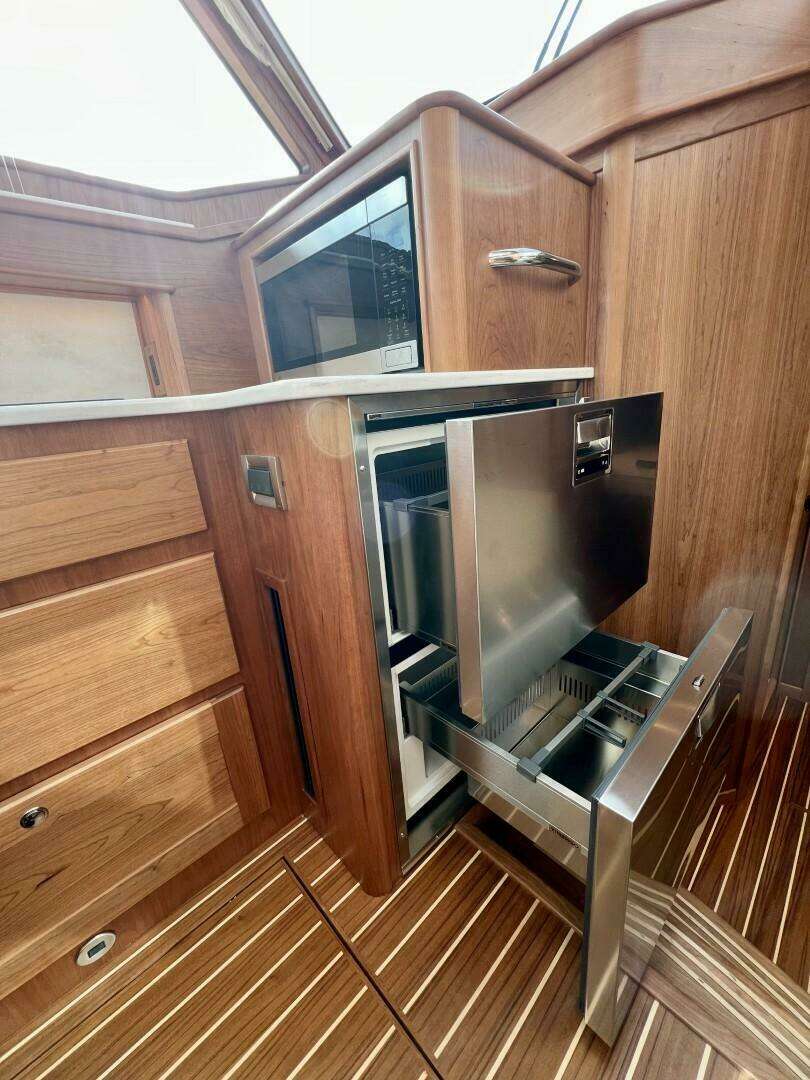 2027 Sabre 43 Salon Express - Image 14