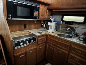 1986 Carver 42' Cockpit MY - 18