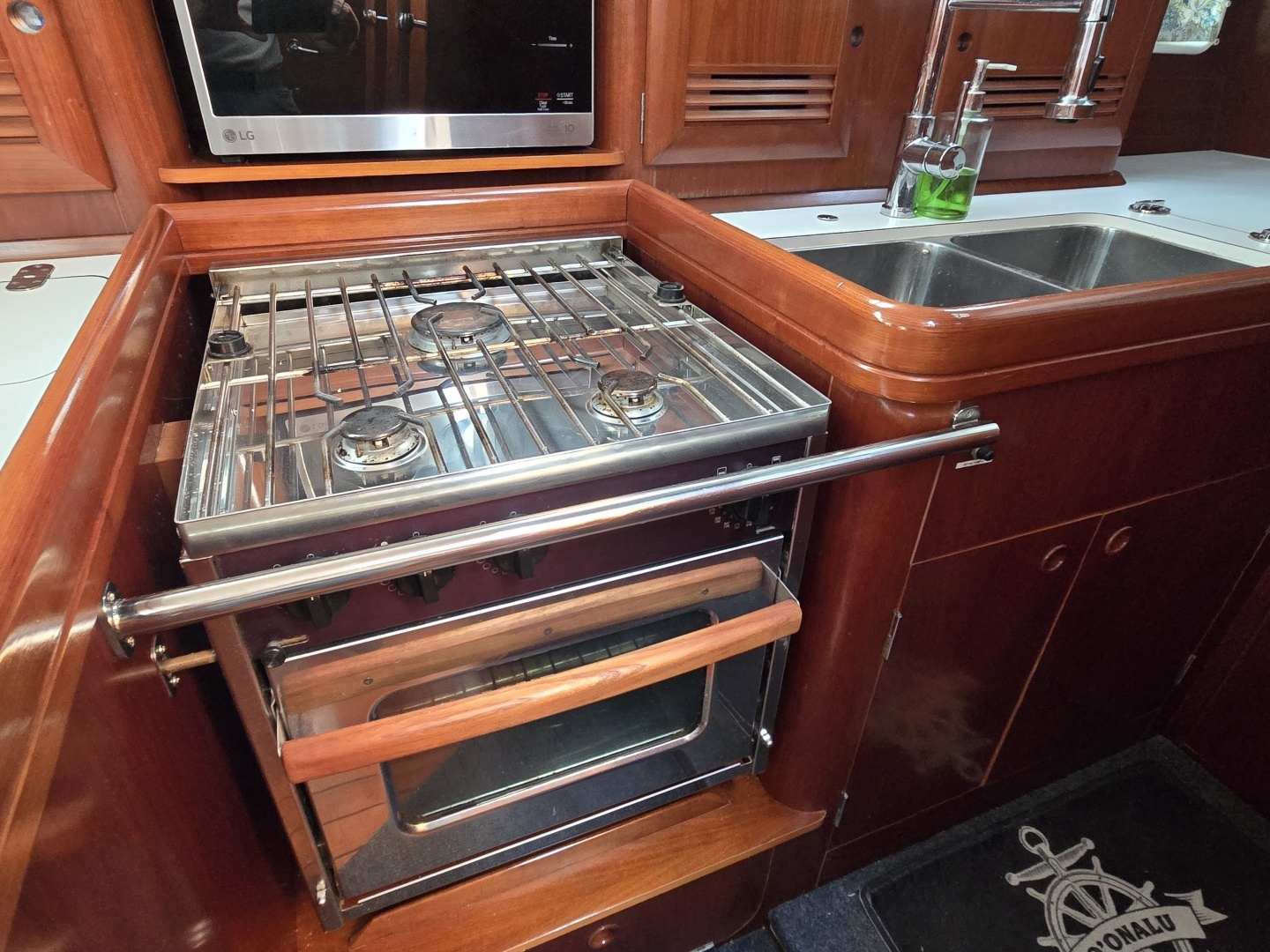 2004 Beneteau 423 - Image 42