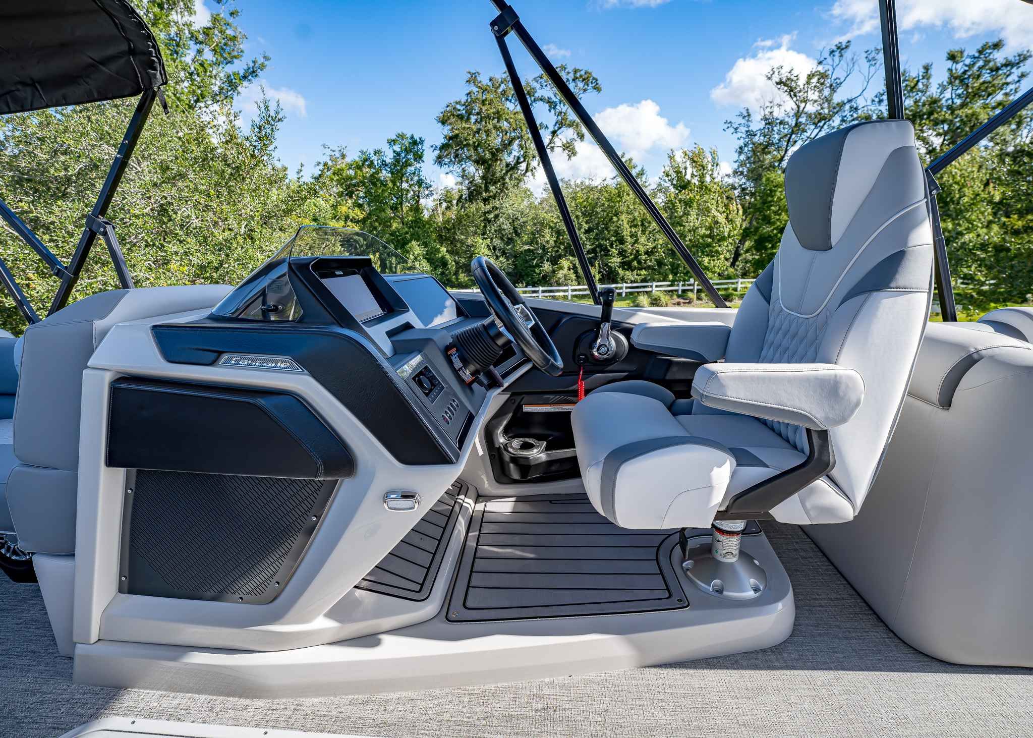 2025 Tahoe Pontoon Cascade 25 Quad Lounge - 17