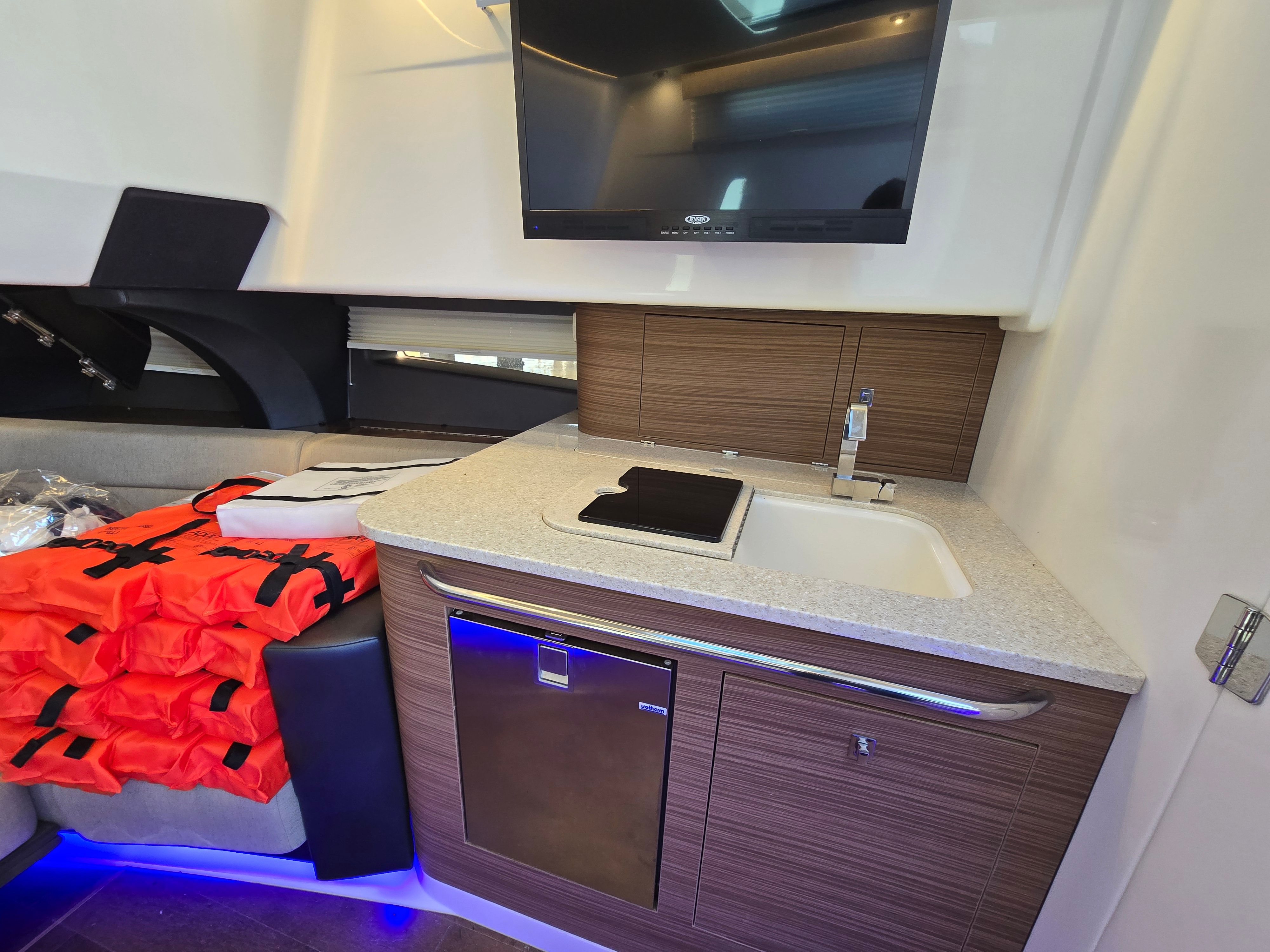 2023 Boston Whaler 420 Outrage - 22
