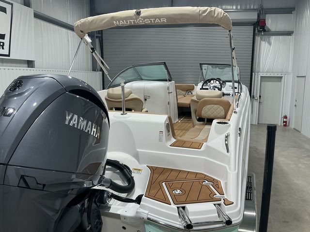 2026 NauticStar 223DC Deck - 19