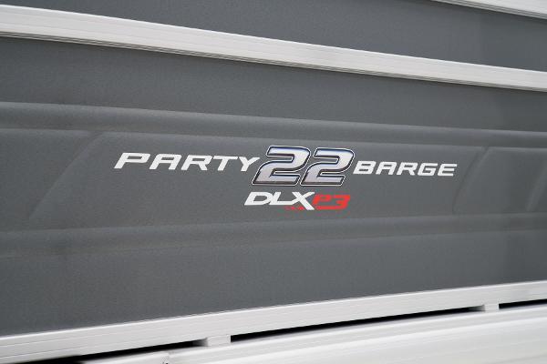 2025 Sun Tracker Party Barge 22 RF XP3 - 12