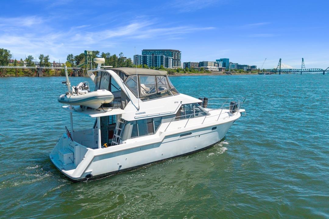 1994 Carver 370 Voyager