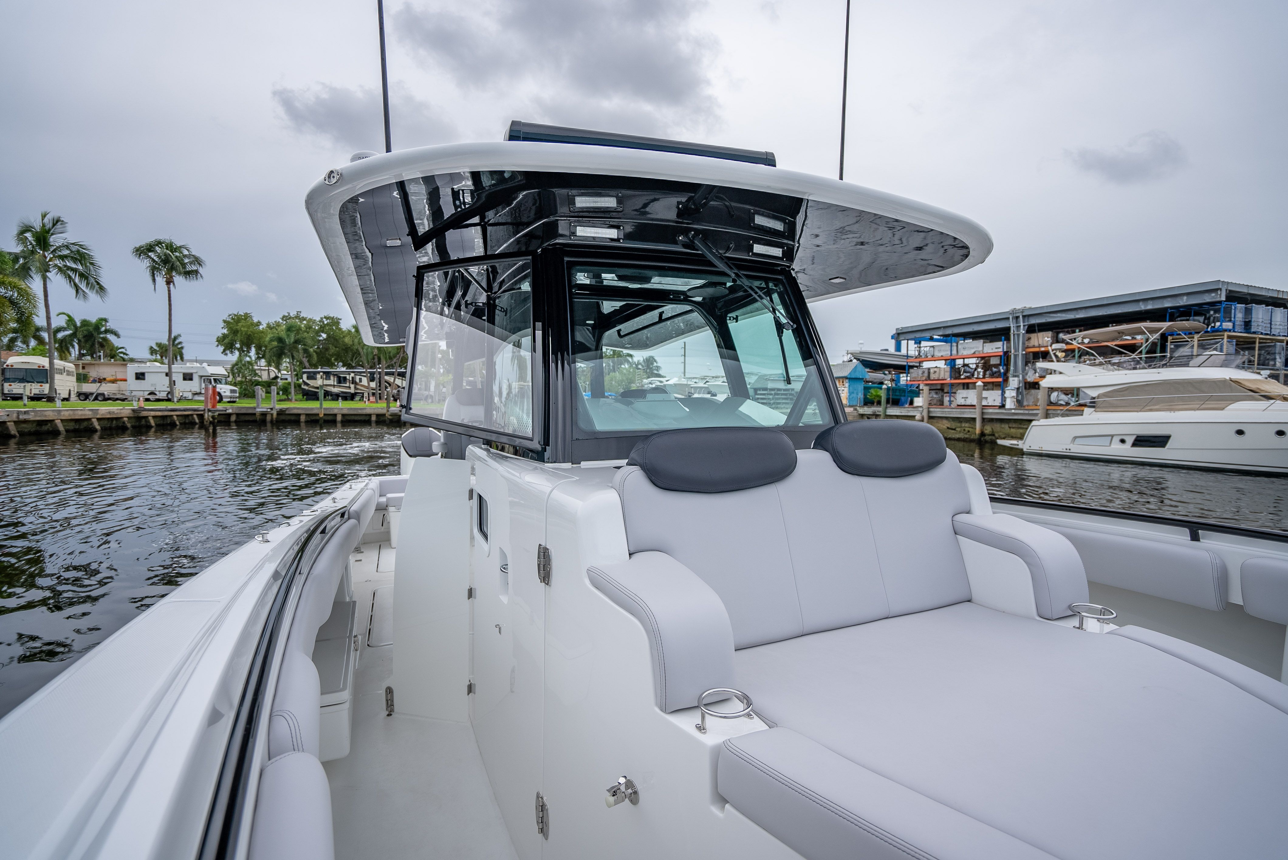 2024 HCB 42 Lujo - 11