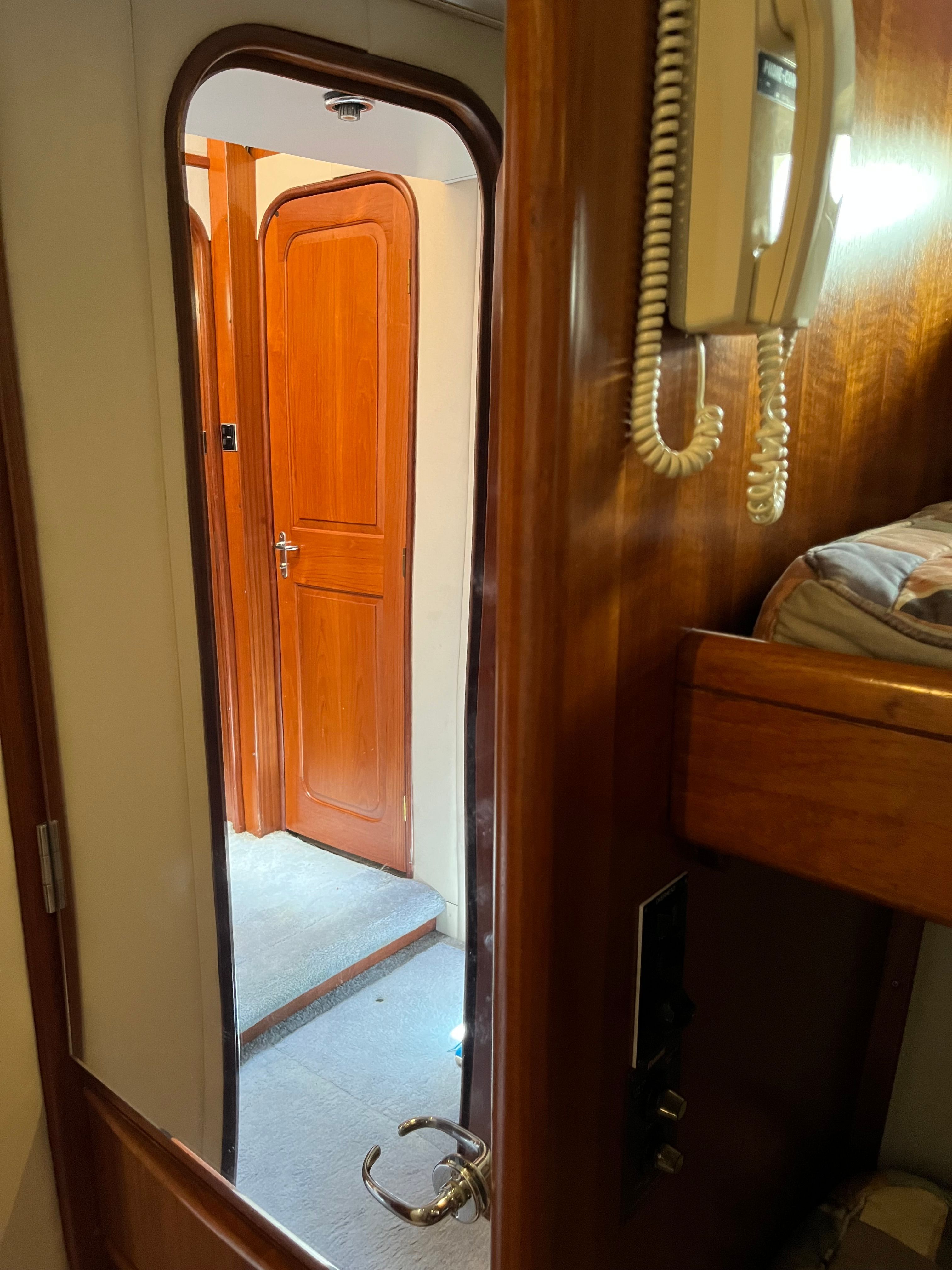 1994 Viking Motor Yacht - 33