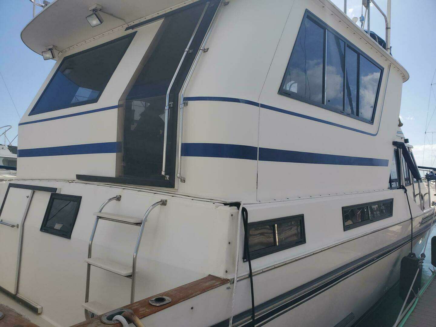 1985 Californian 5239 Cockpit Motor Yacht - Image 5