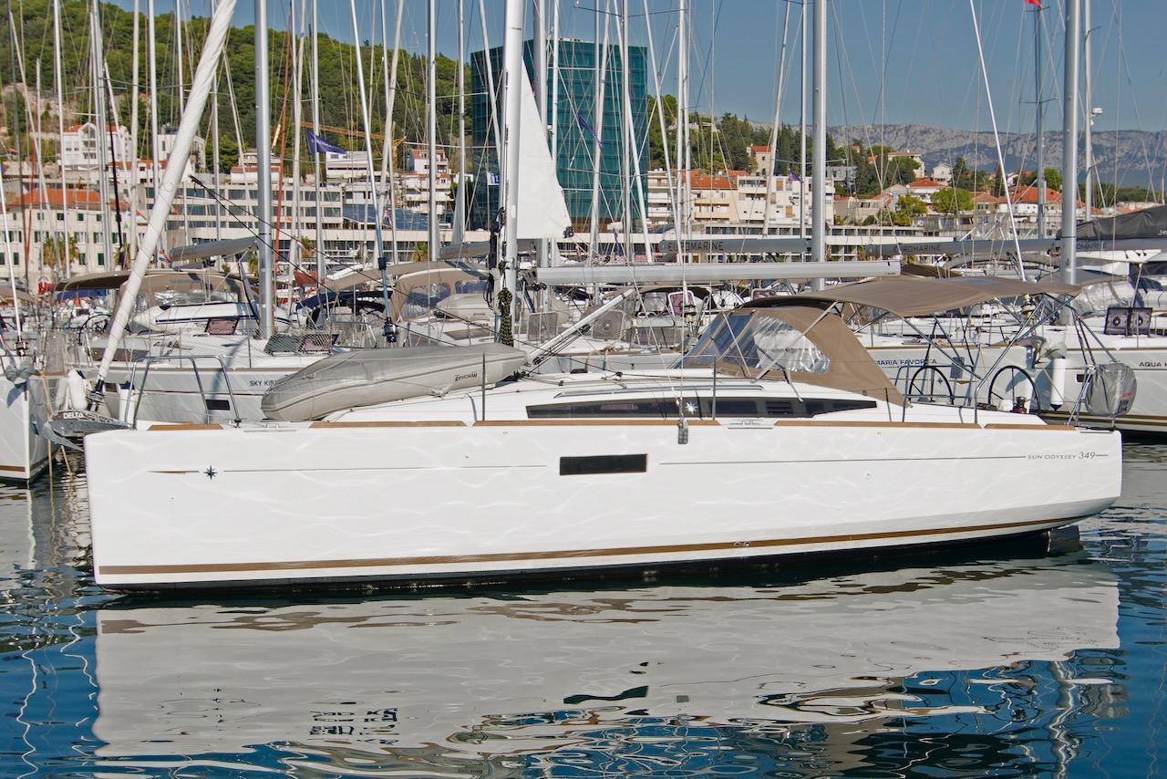 2017 Jeanneau Sun Odyssey 349