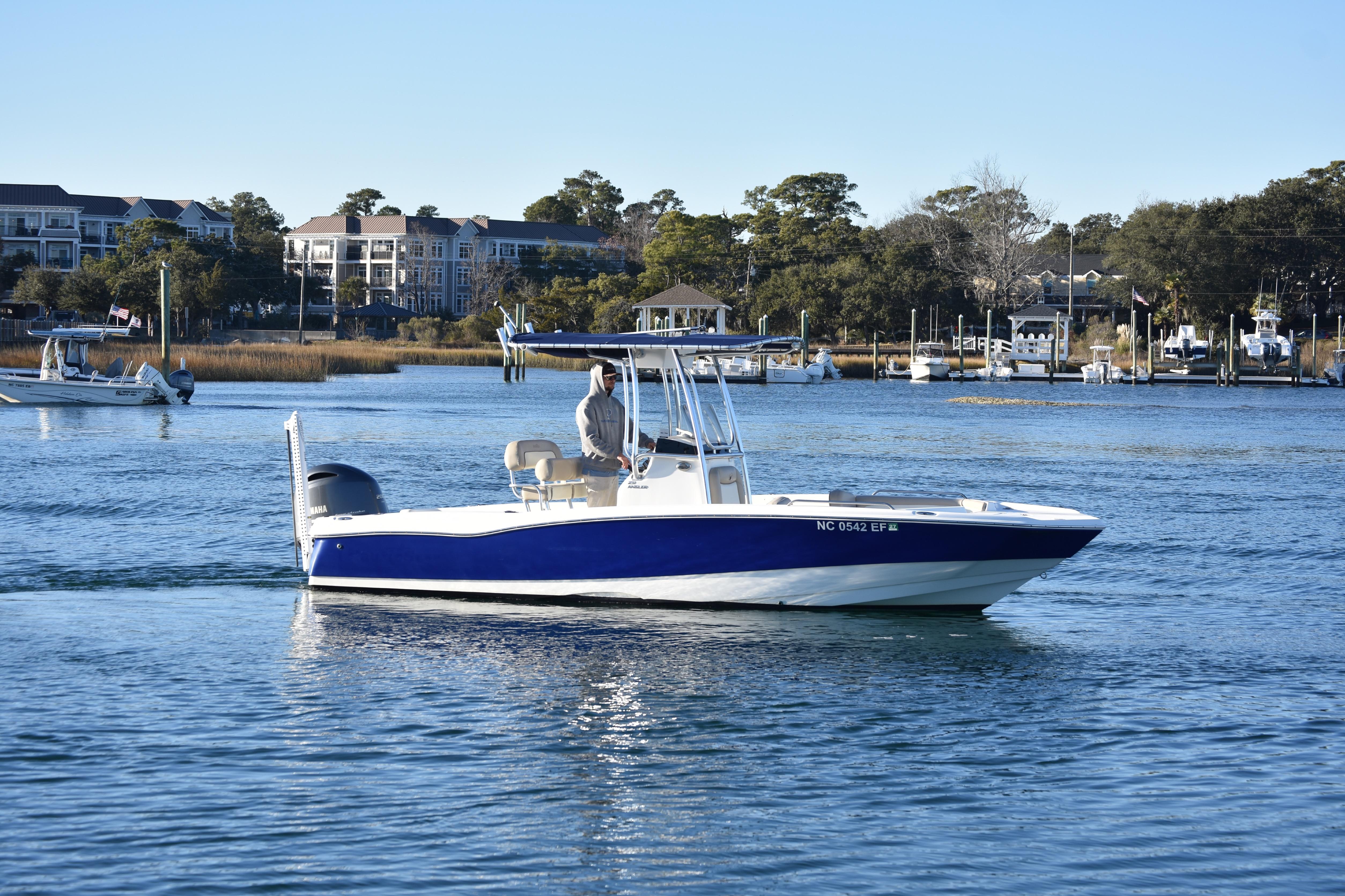 2017 NauticStar 231 Angler
