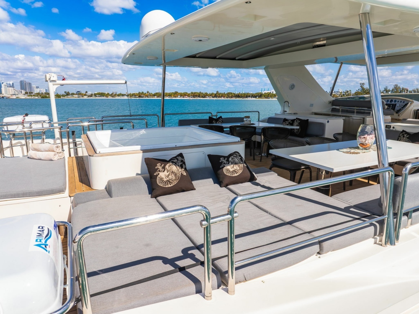 2005 Azimut 105 - Image 7