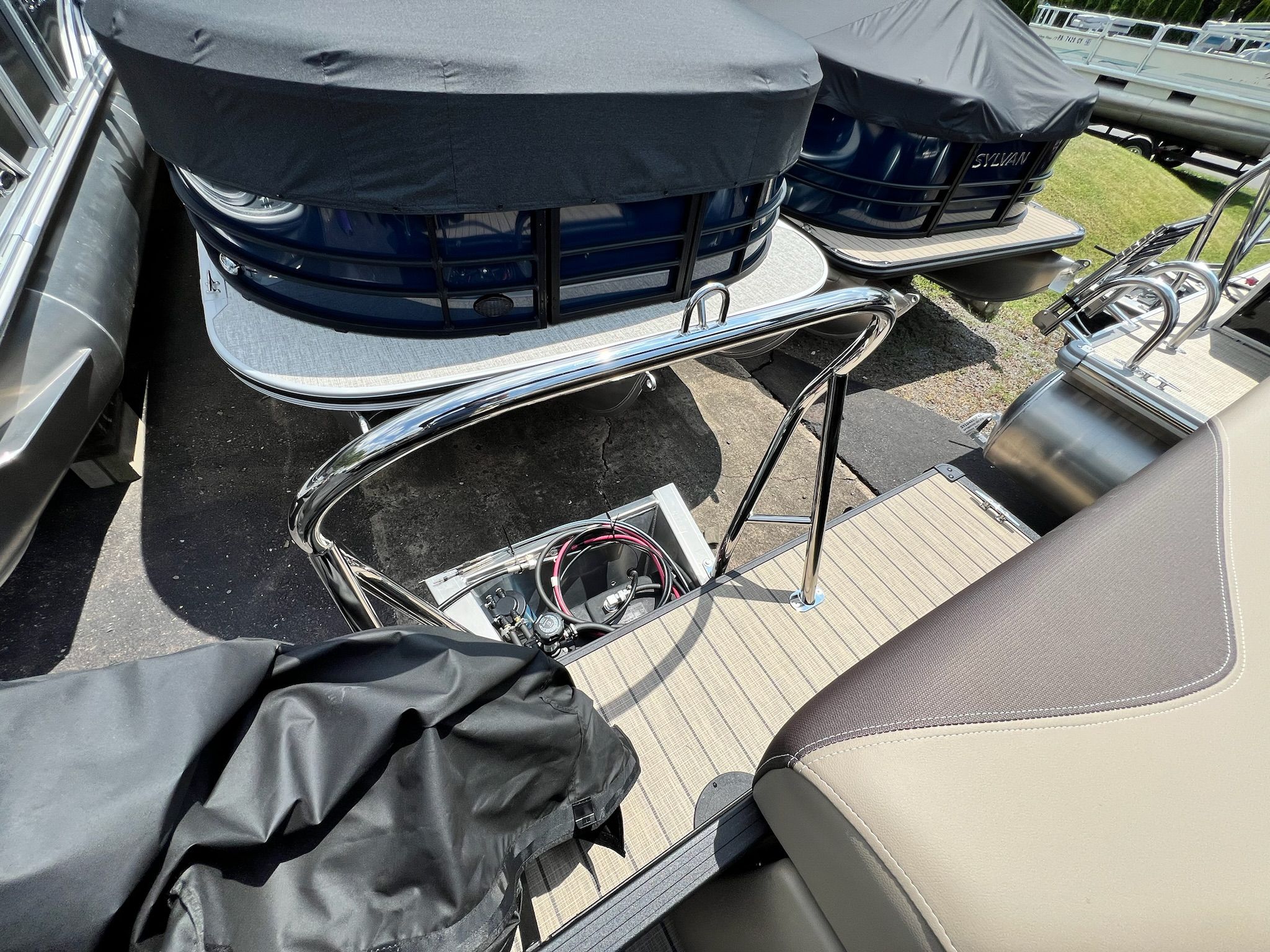2026 Sylvan Mirage 8520 Cruise - 15
