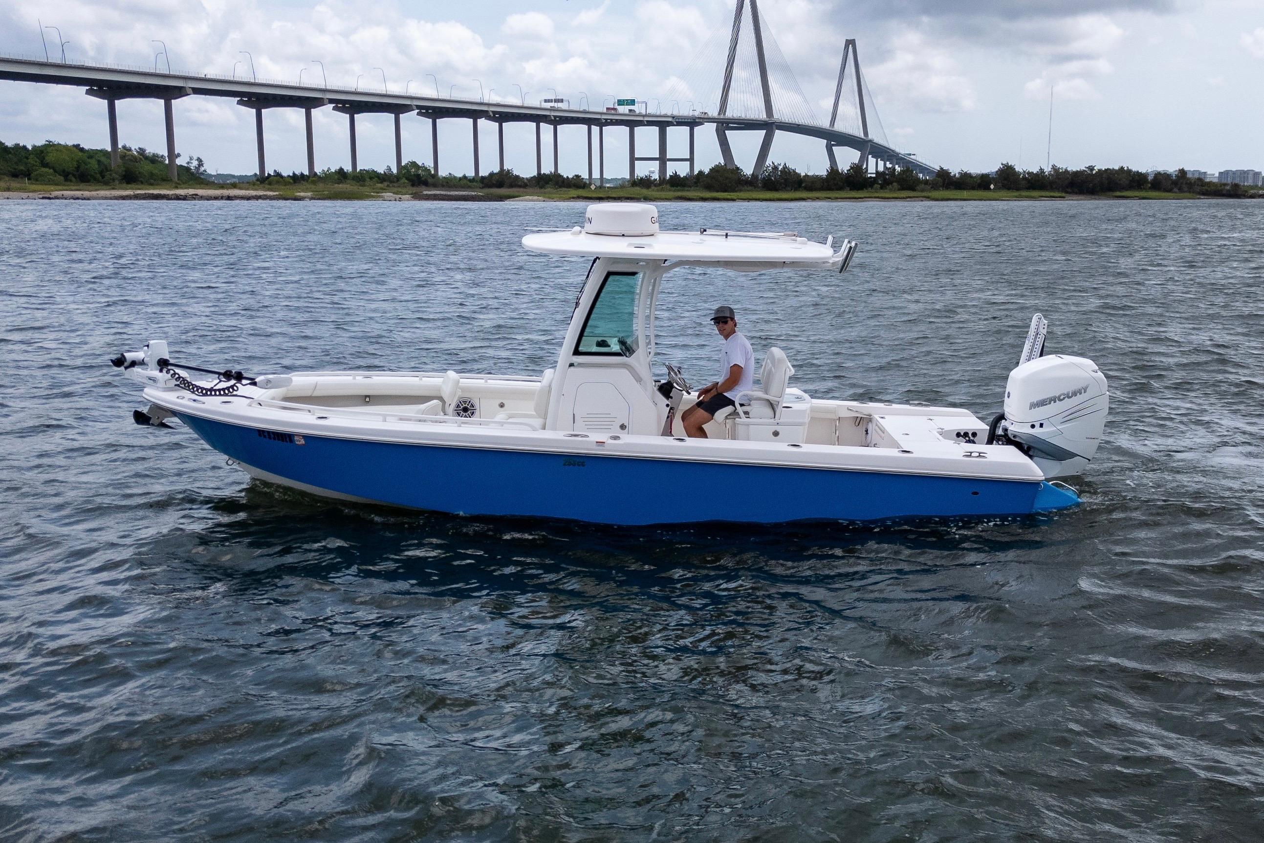 2023 Everglades 253 Center Console
