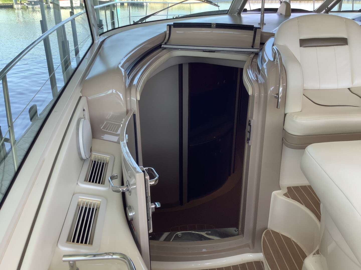 2007 Sea Ray 52 SUNDANCER - Image 44
