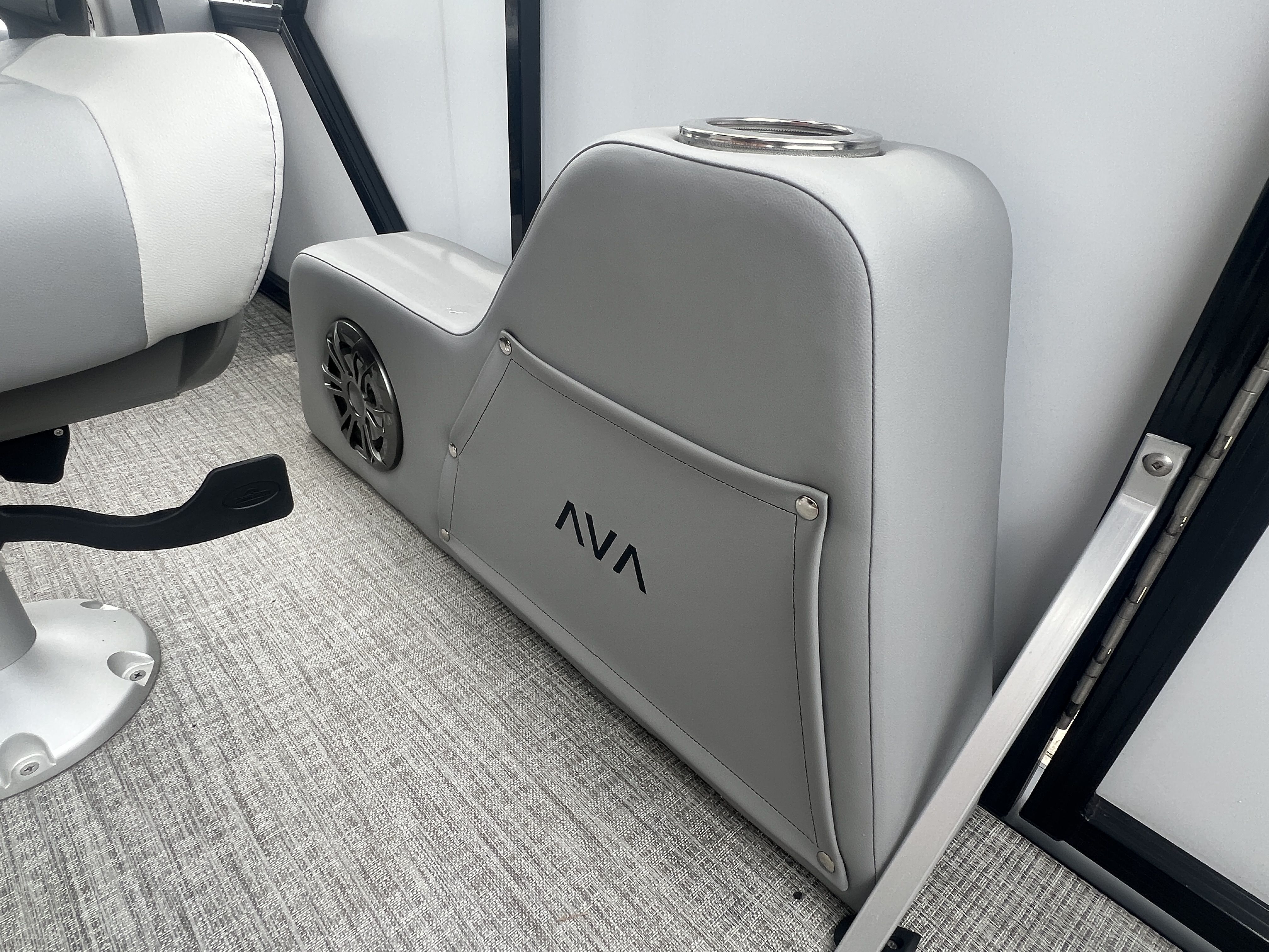 2025 Avalon LSZ Versatile Rear Bench - 23' - 21