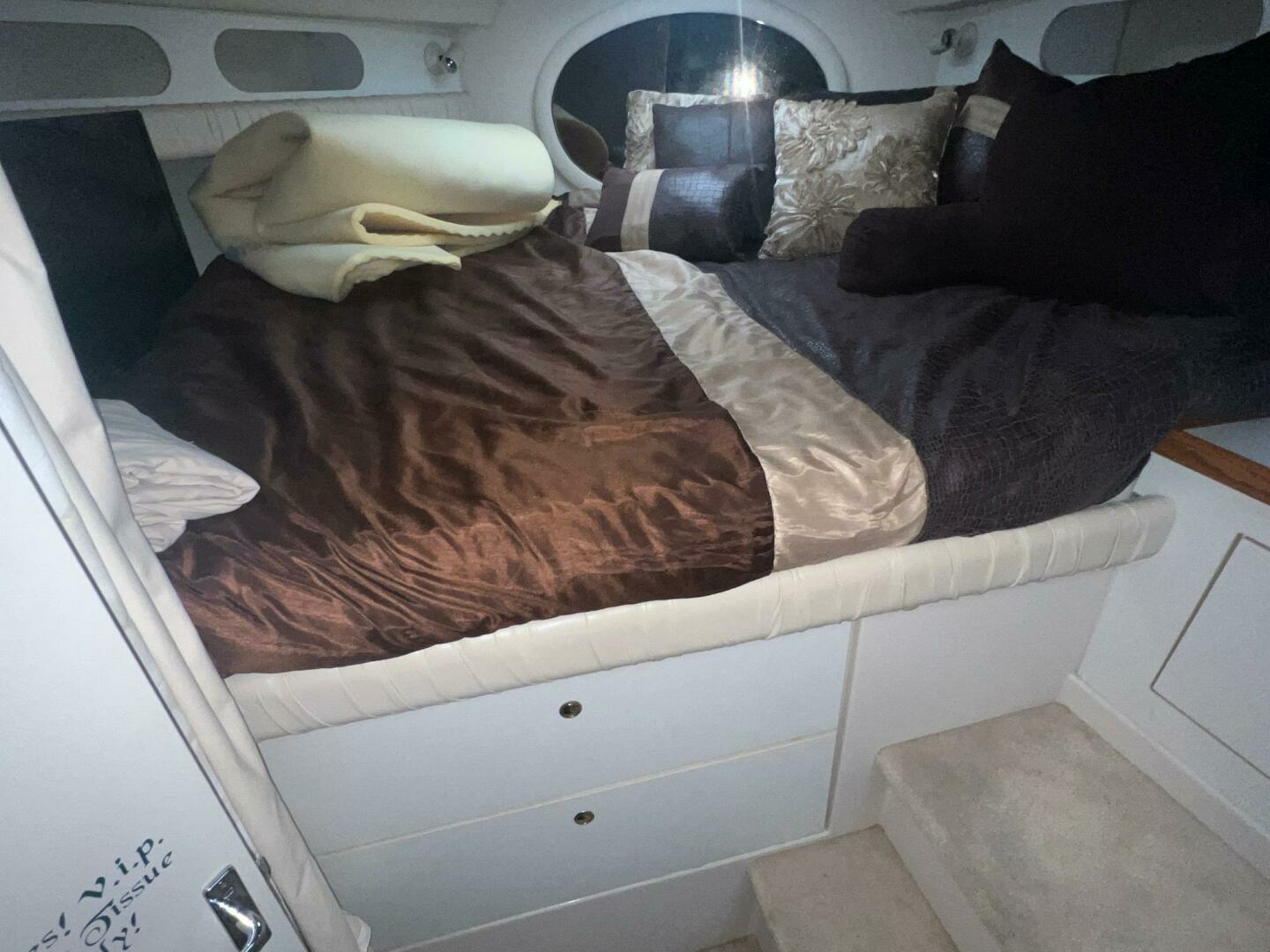 1997 Cruisers Yachts 3575 - Image 20