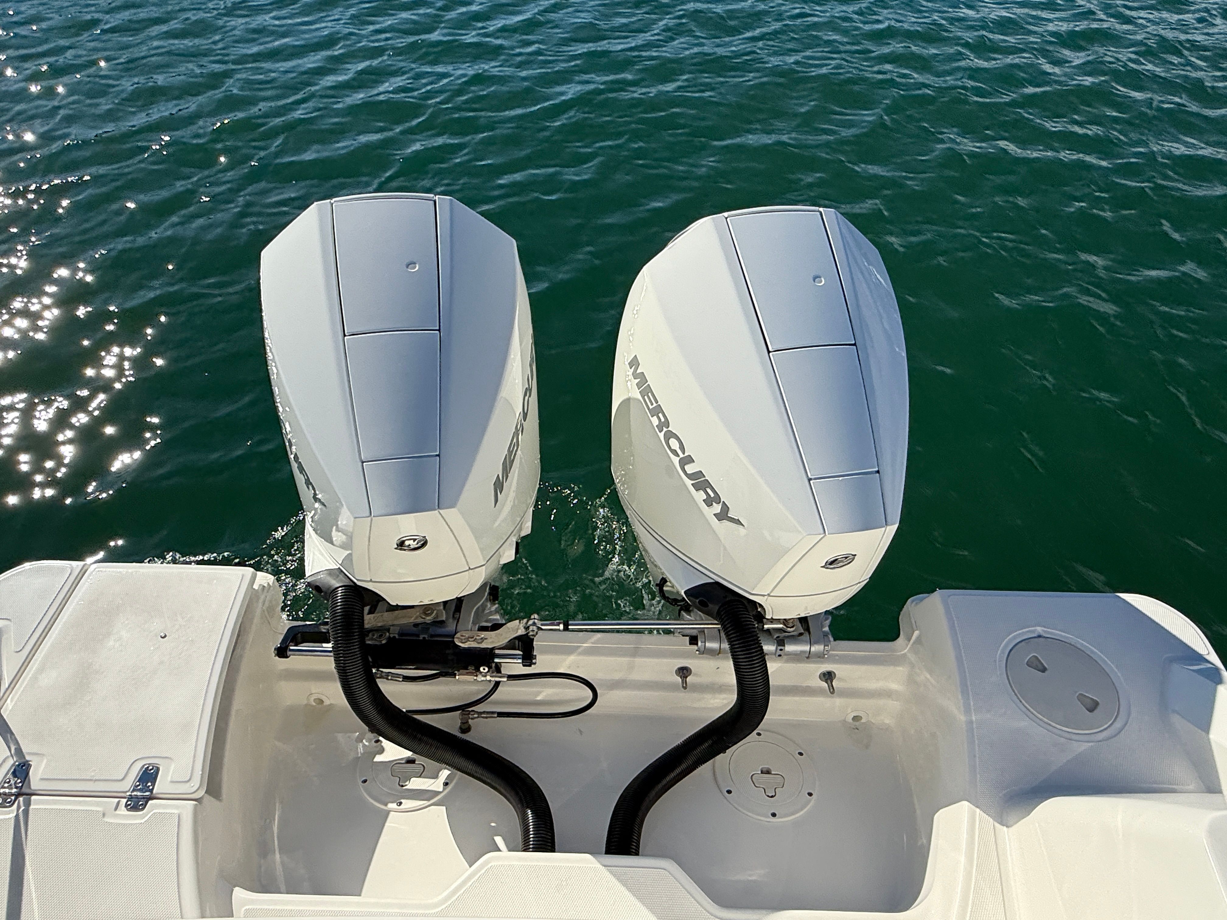 2026 Boston Whaler 250 Outrage - 6