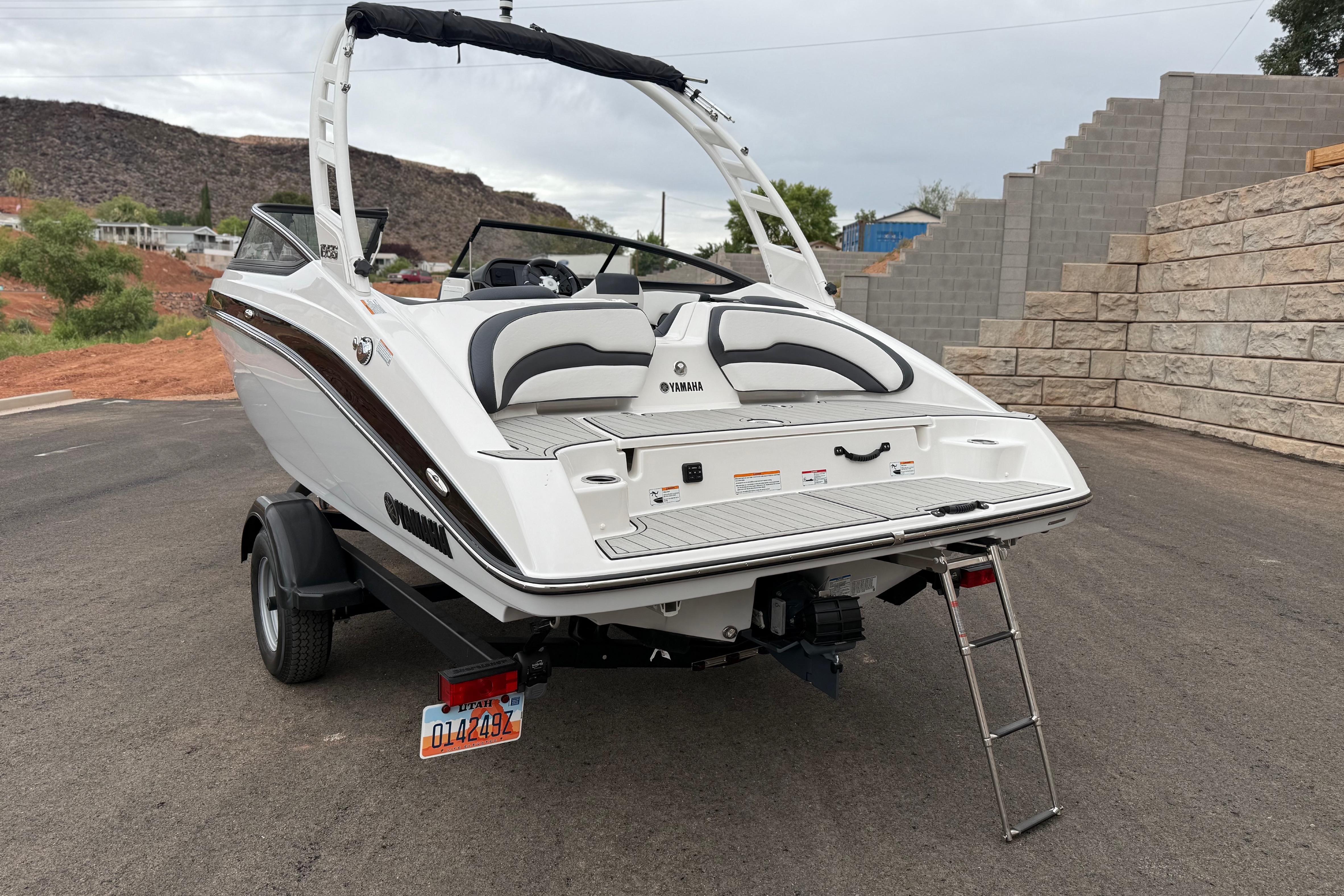 2025 Yamaha Boats 195S on trailer, rear view with swim platform and ladder.