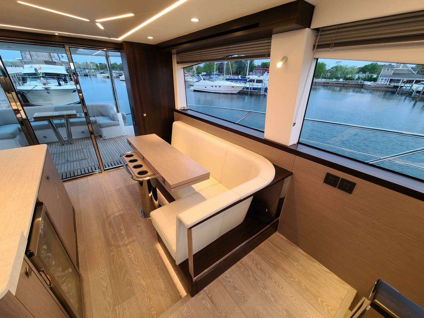 2023 Sunseeker 68 Manhattan - Image 9